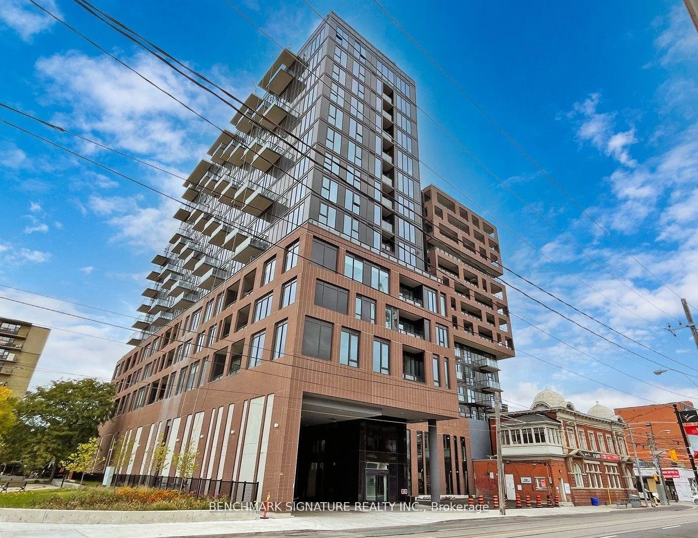 Front of Unit 814, 270 Dufferin Street