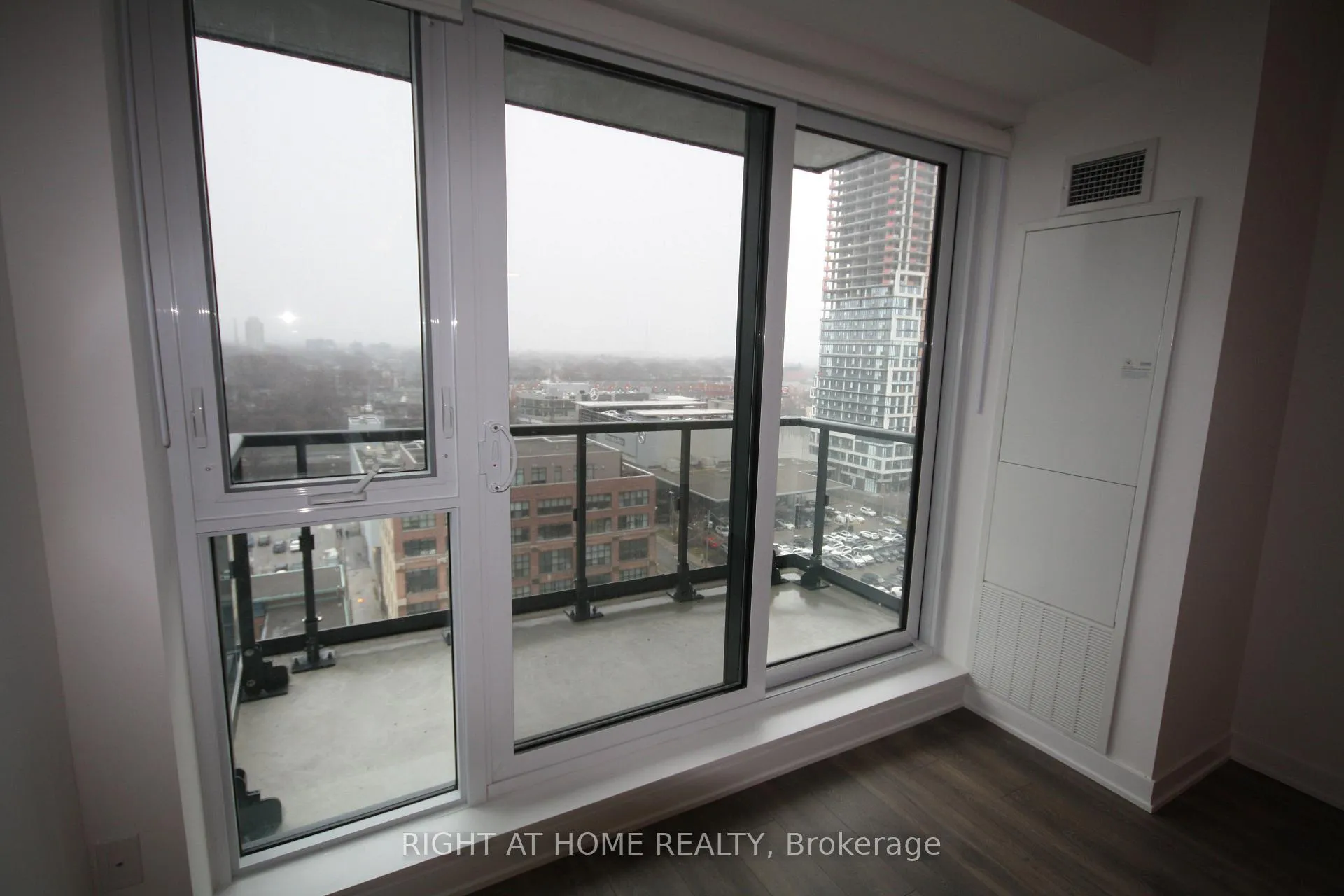 Photo 5 of Unit 1111, 130 River Street, Toronto, Regent Park — HOMEH