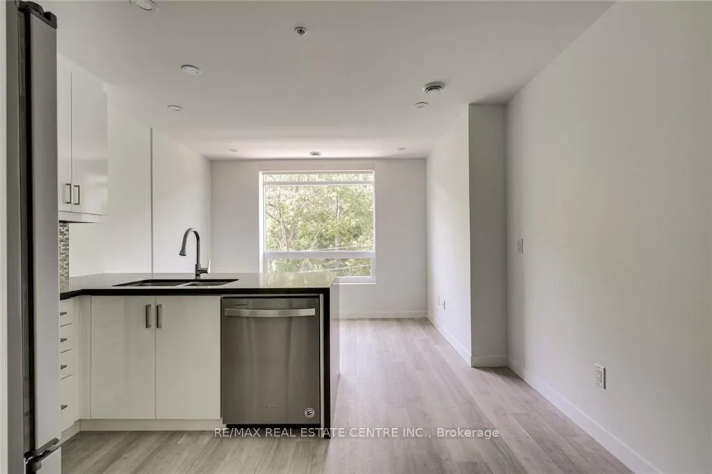Photo 6 of Unit 302, 479 Charlton Avenue E, Hamilton, Stinson — HOMEH