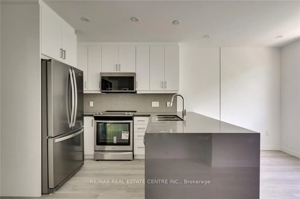 Photo 7 of Unit 302, 479 Charlton Avenue E, Hamilton, Stinson — HOMEH