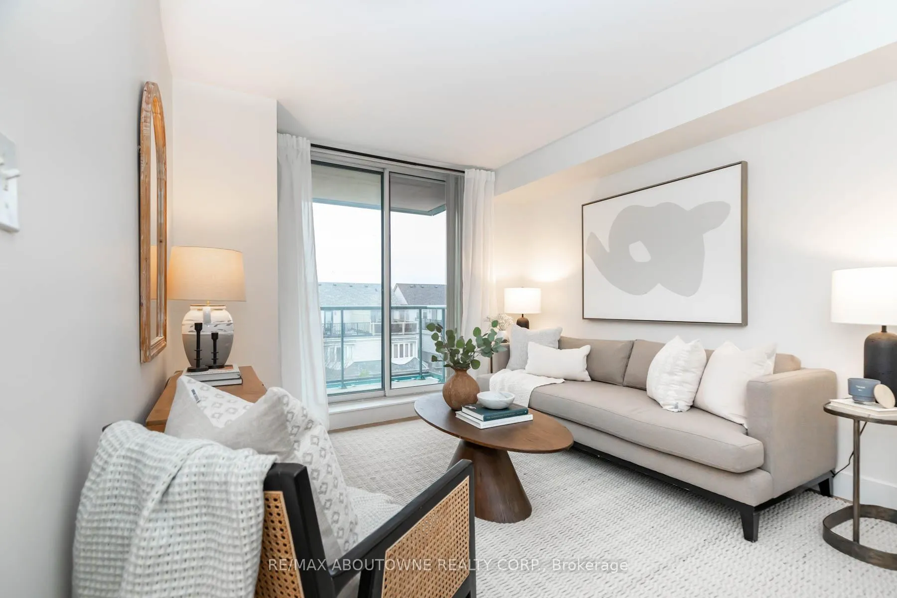 Photo 3 of Unit 404, 1733 Queen Street E, Toronto, The Beaches — HOMEH