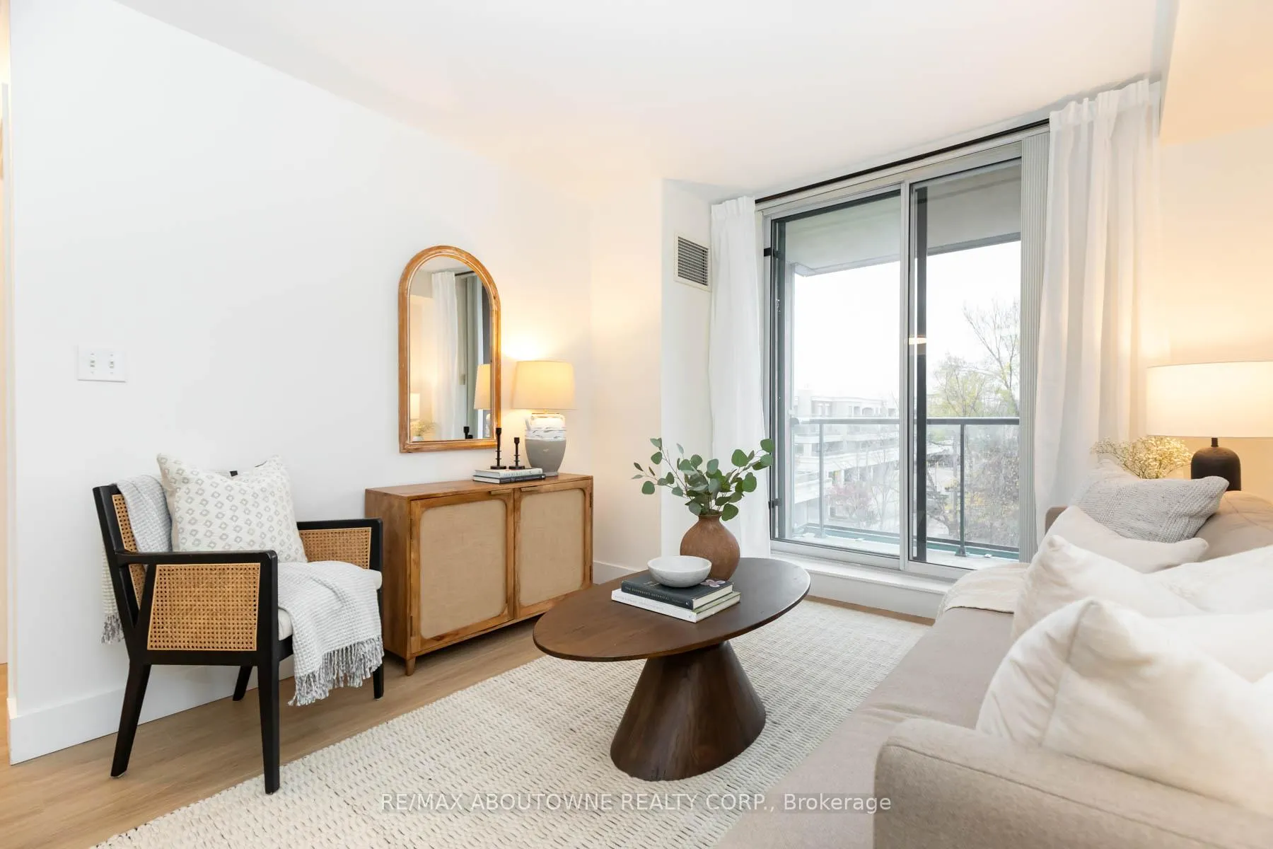 Photo 4 of Unit 404, 1733 Queen Street E, Toronto, The Beaches — HOMEH