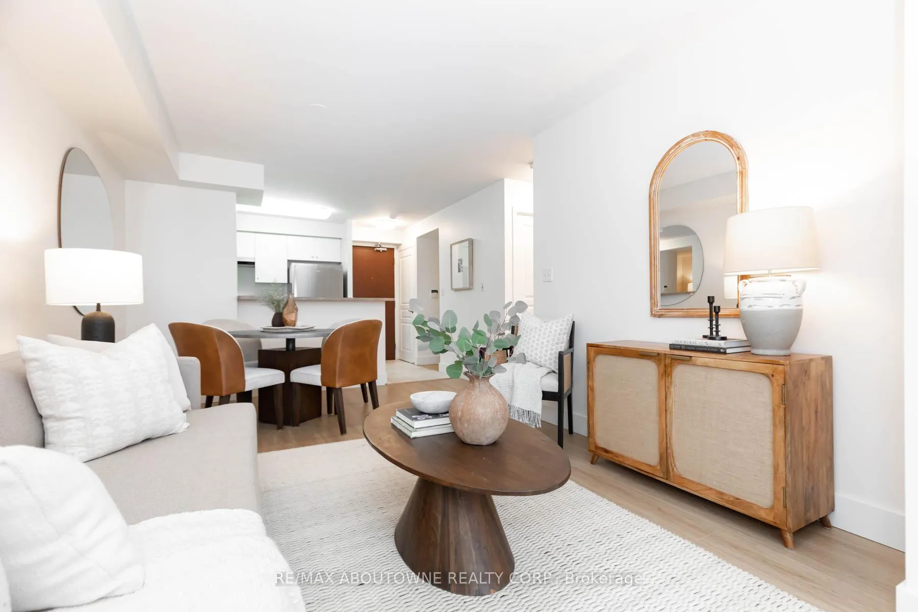 Photo 5 of Unit 404, 1733 Queen Street E, Toronto, The Beaches — HOMEH