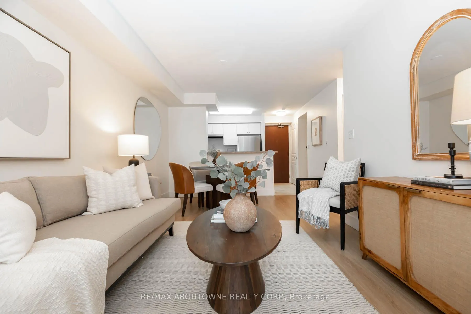 Photo 6 of Unit 404, 1733 Queen Street E, Toronto, The Beaches — HOMEH