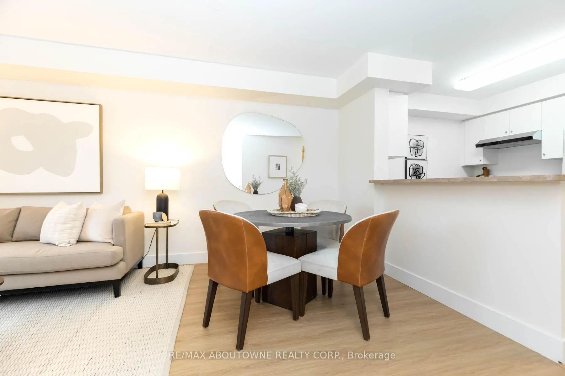 Photo 8 of Unit 404, 1733 Queen Street E, Toronto, The Beaches — HOMEH