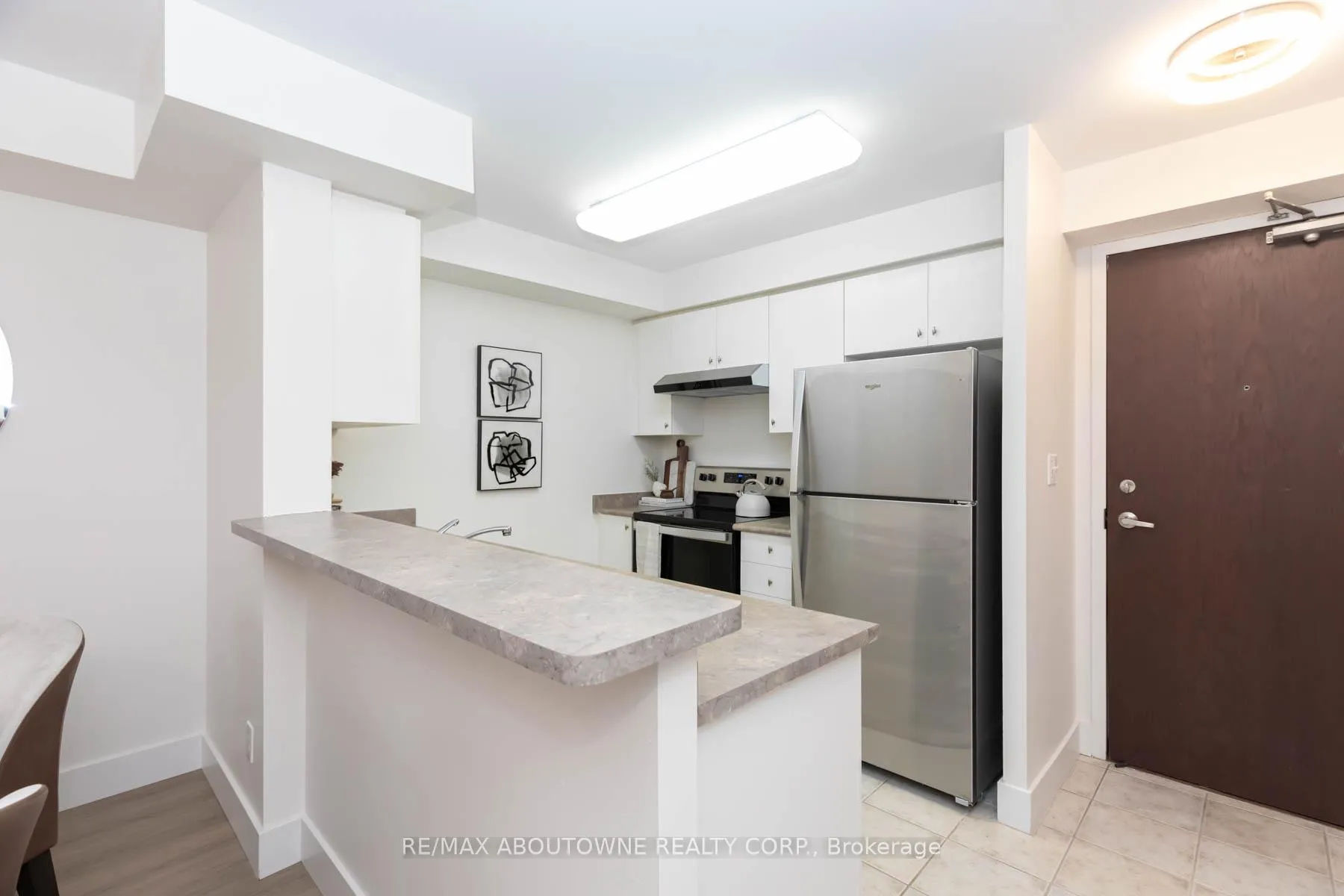 Photo 9 of Unit 404, 1733 Queen Street E, Toronto, The Beaches — HOMEH