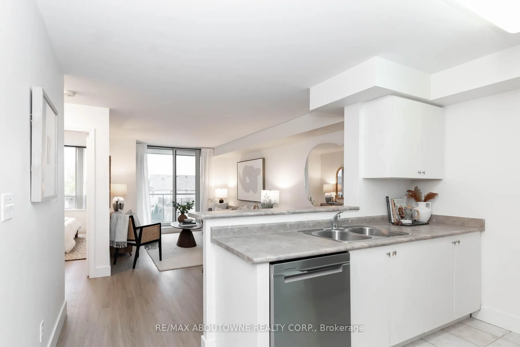 Photo 10 of Unit 404, 1733 Queen Street E, Toronto, The Beaches — HOMEH