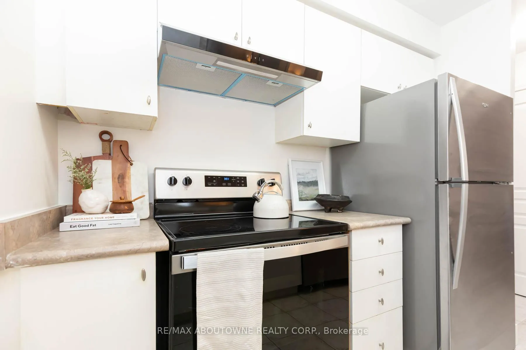 Photo 13 of Unit 404, 1733 Queen Street E, Toronto, The Beaches — HOMEH