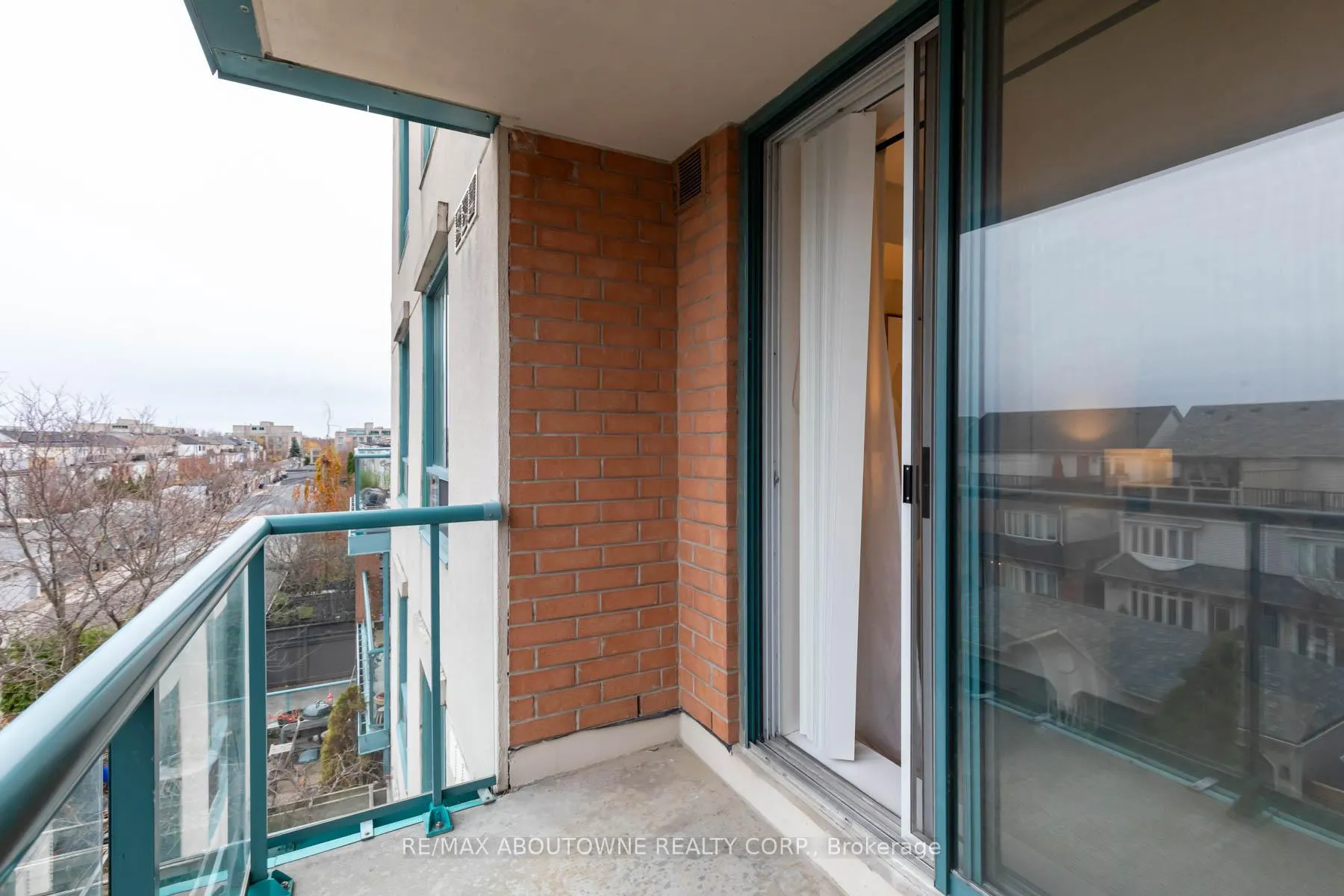 Photo 23 of Unit 404, 1733 Queen Street E, Toronto, The Beaches — HOMEH