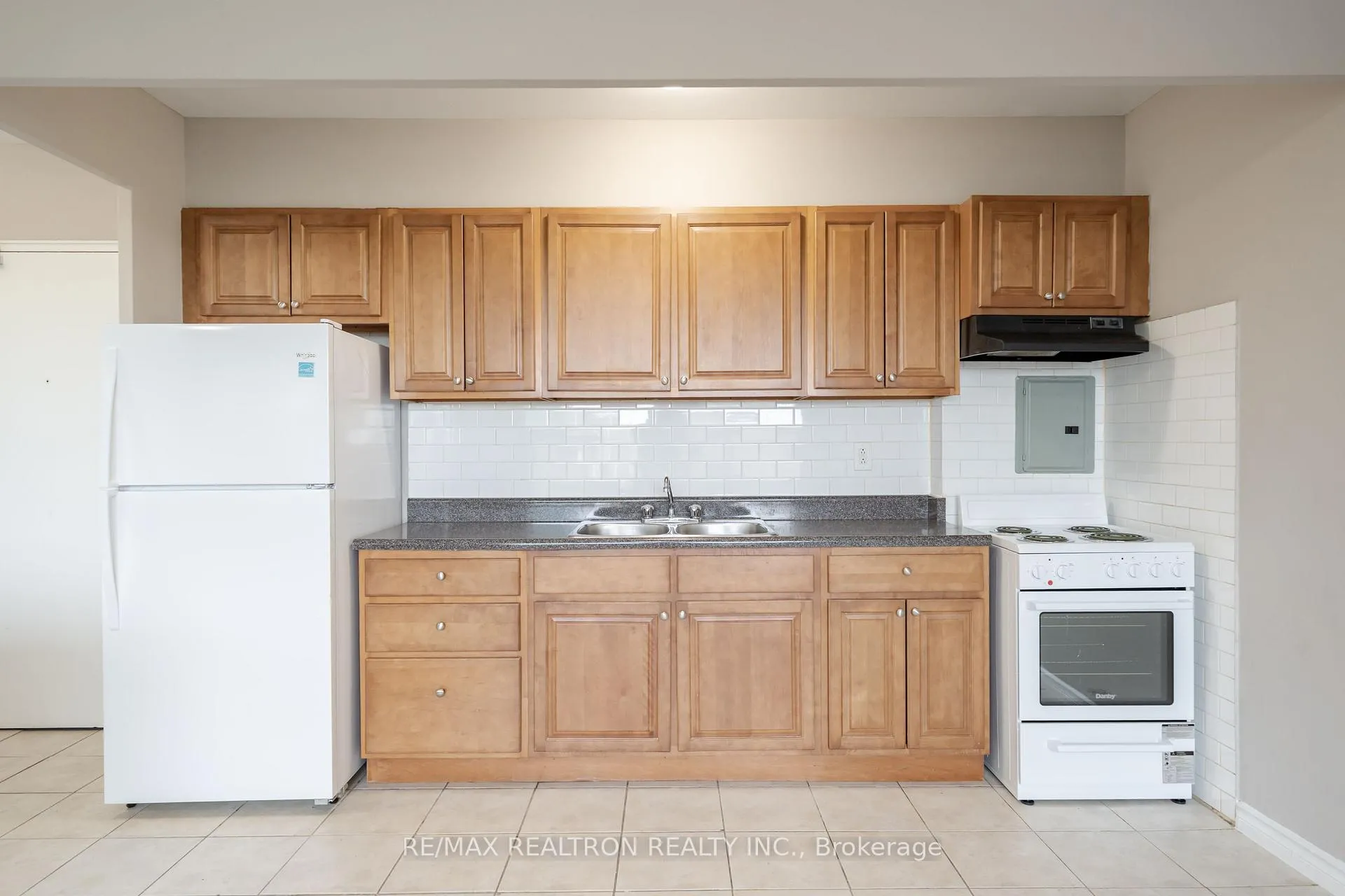 Photo 8 of Unit 219B, 468 Ottawa Street, Hamilton, Corktown — HOMEH