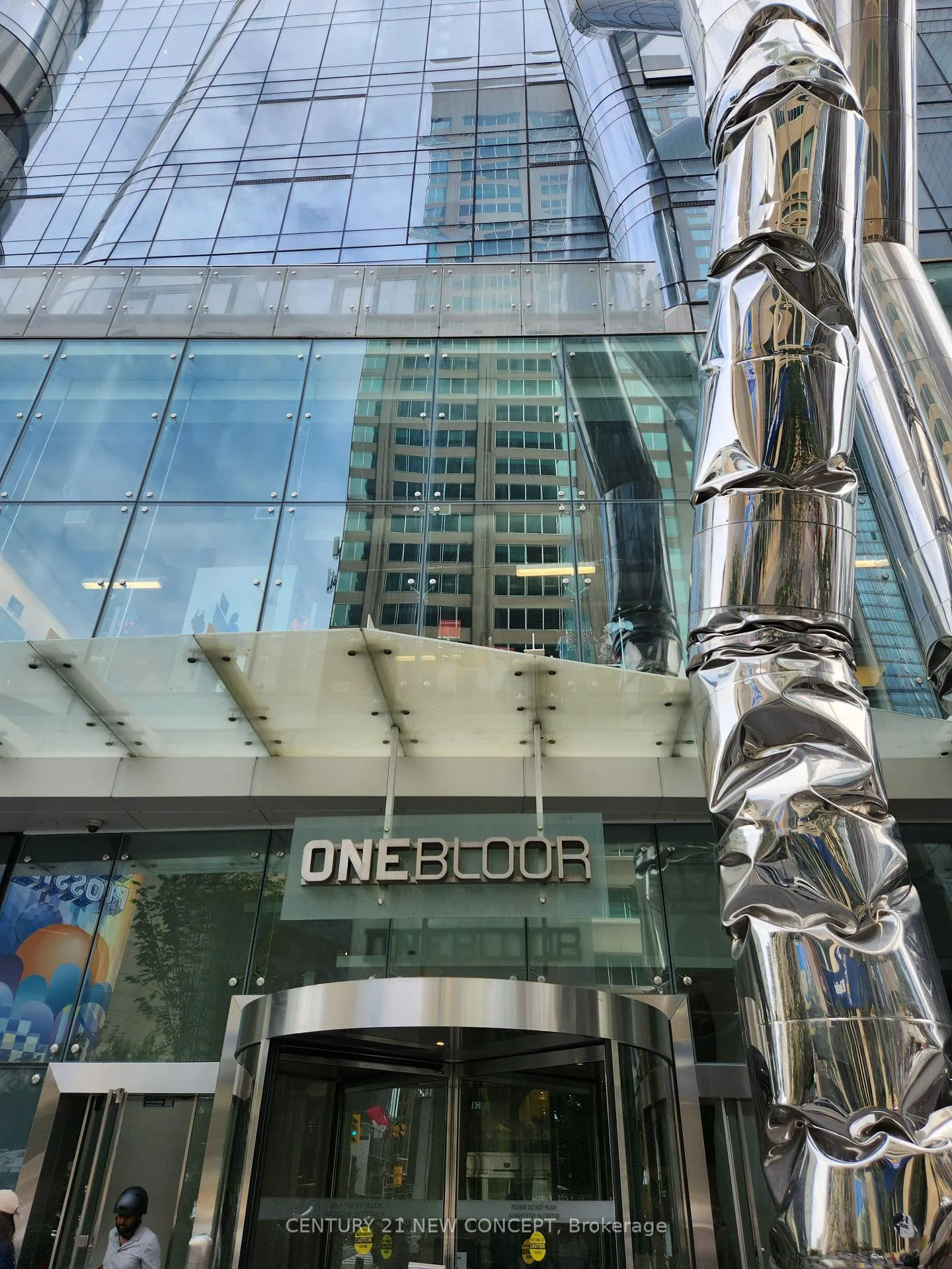 Photo 3 of Unit 1806, 1 Bloor Street E, Toronto, Church-Yonge Corridor — HOMEH