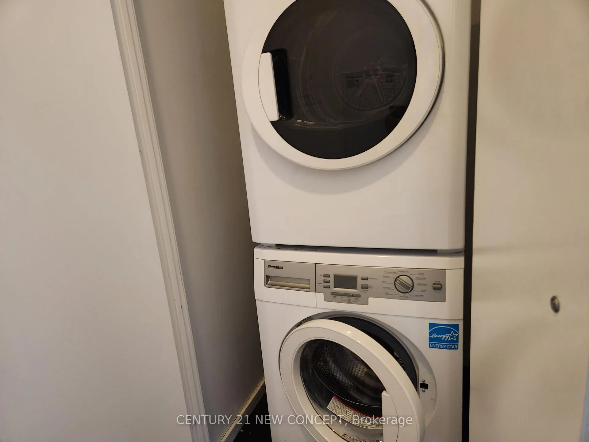 Photo 17 of Unit 1806, 1 Bloor Street E, Toronto, Church-Yonge Corridor — HOMEH