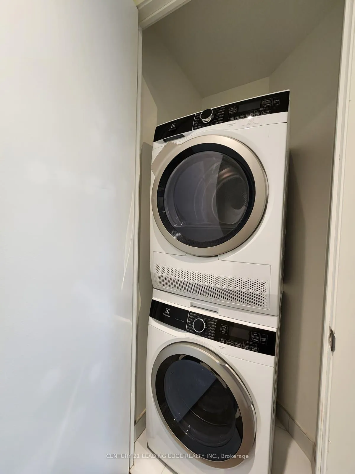 Photo 9 of Unit 6812, 138 Downes Street, Toronto, Waterfront Communities — HOMEH