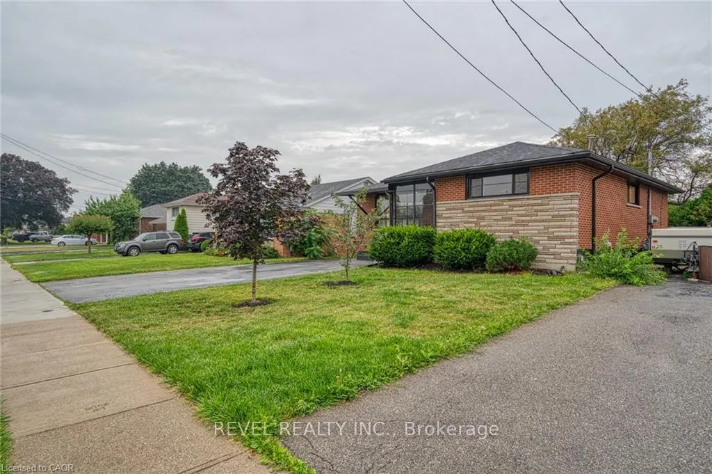Photo 4 of 1141 Mohawk Road E, Hamilton, Huntington — HOMEH