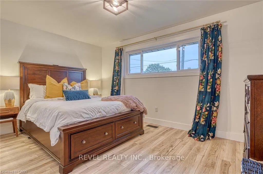 Photo 21 of 1141 Mohawk Road E, Hamilton, Huntington — HOMEH