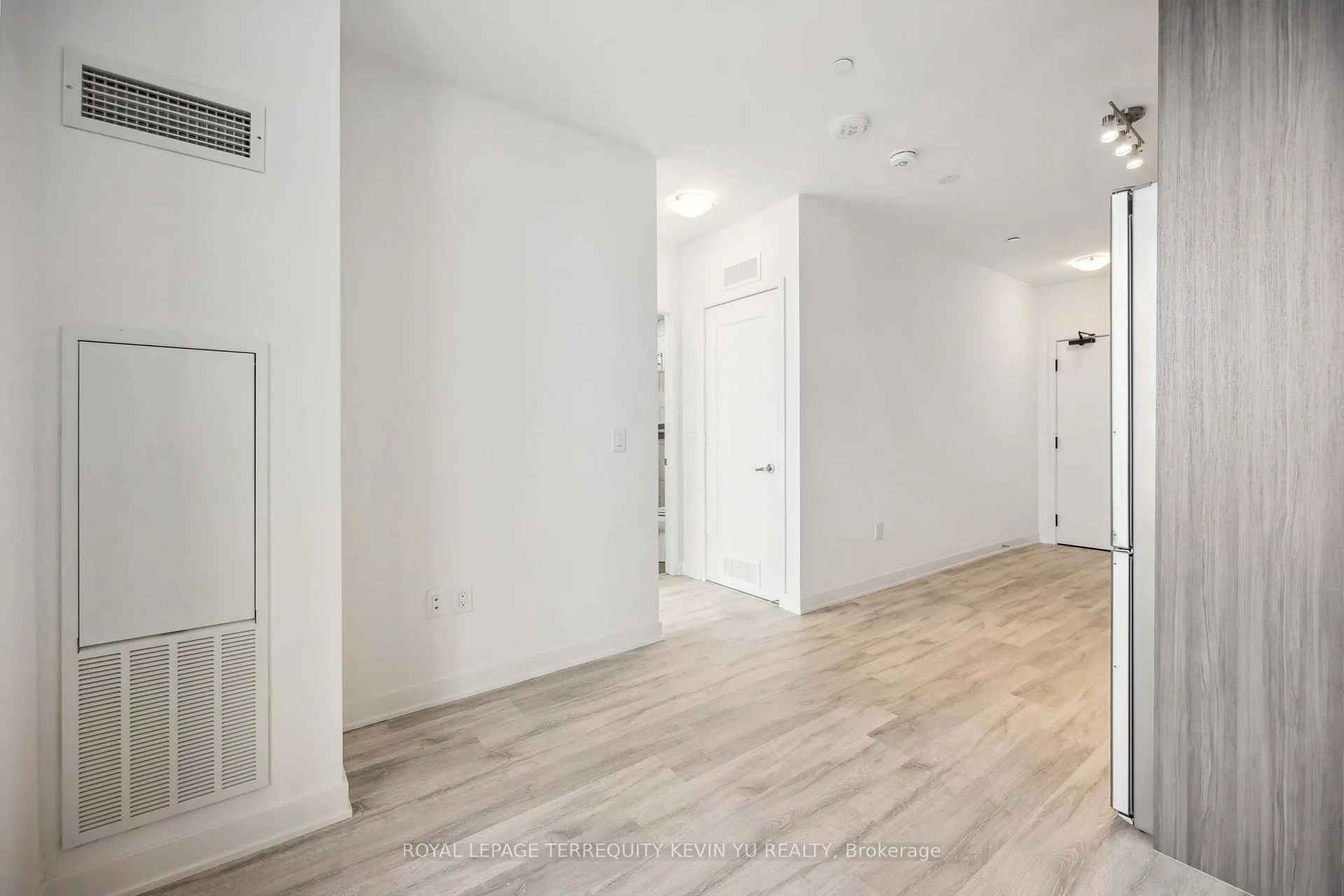 Photo 2 of Unit 1004, 70 Princess Street, Toronto, Waterfront Communities — HOMEH