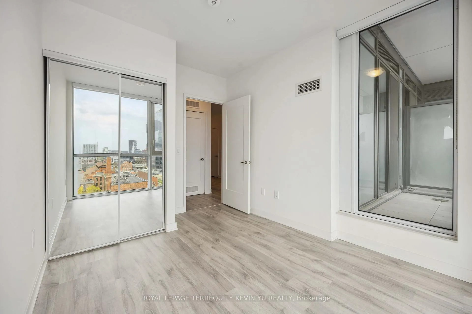 Photo 13 of Unit 1004, 70 Princess Street, Toronto, Waterfront Communities — HOMEH
