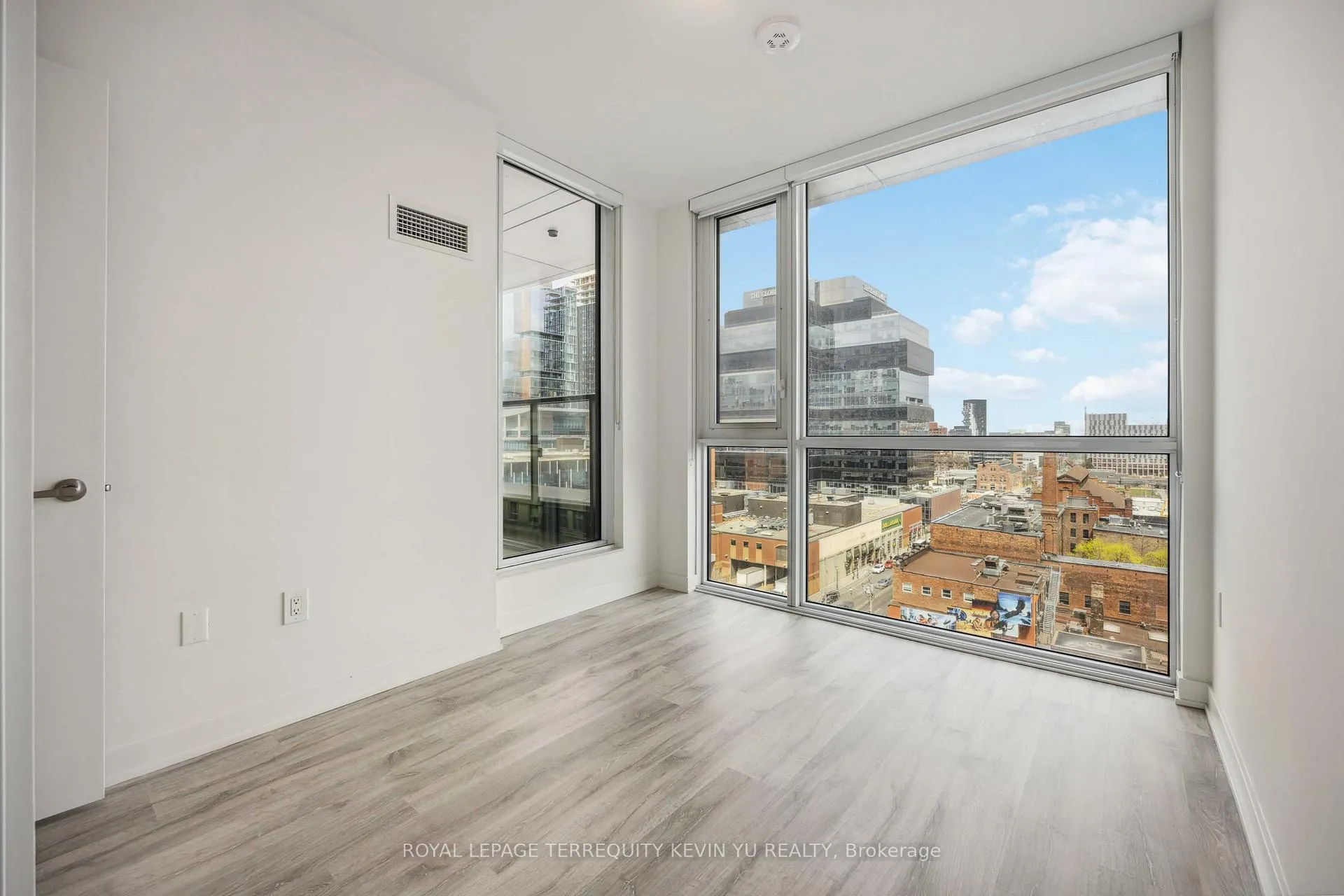 Photo 14 of Unit 1004, 70 Princess Street, Toronto, Waterfront Communities — HOMEH
