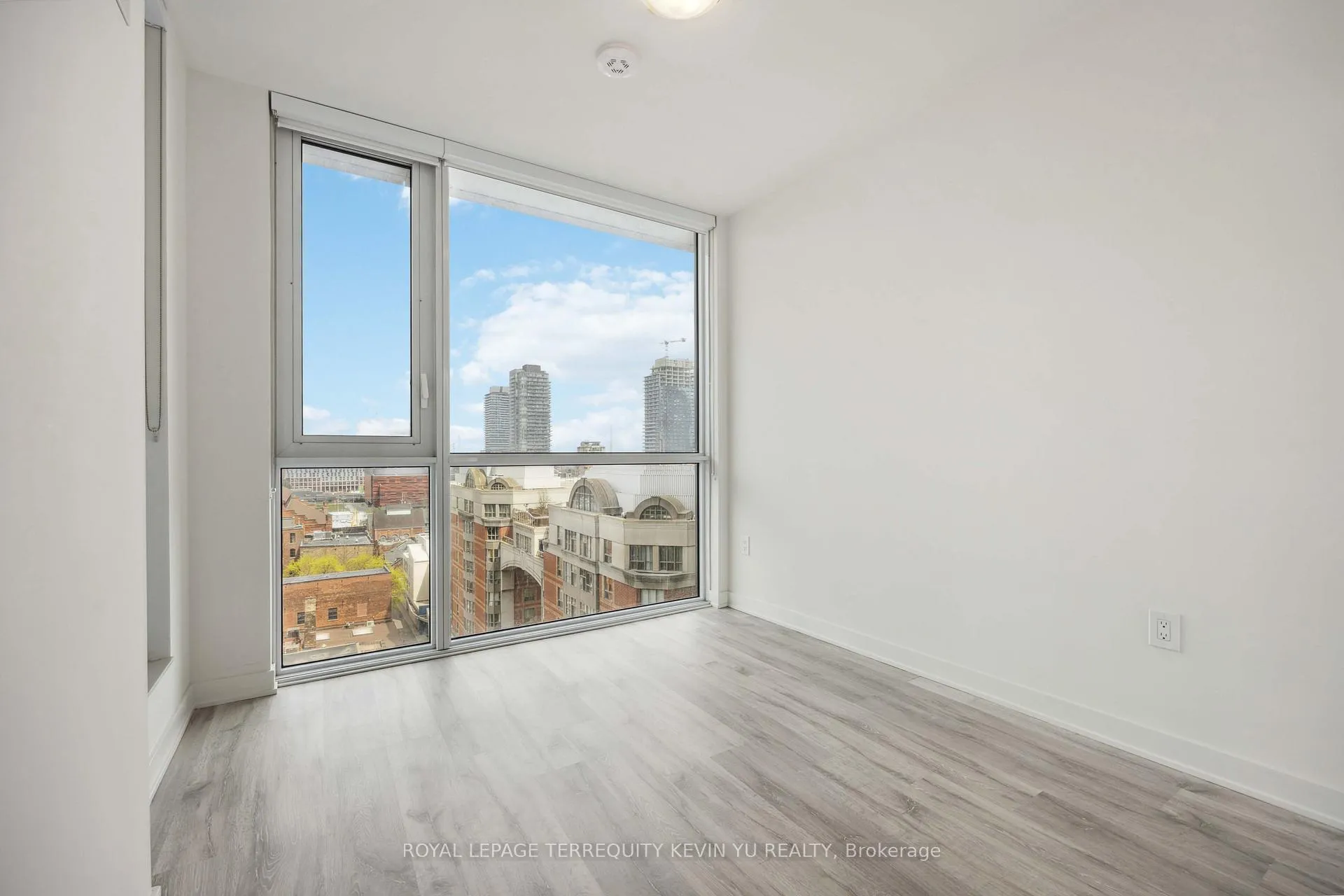 Photo 15 of Unit 1004, 70 Princess Street, Toronto, Waterfront Communities — HOMEH