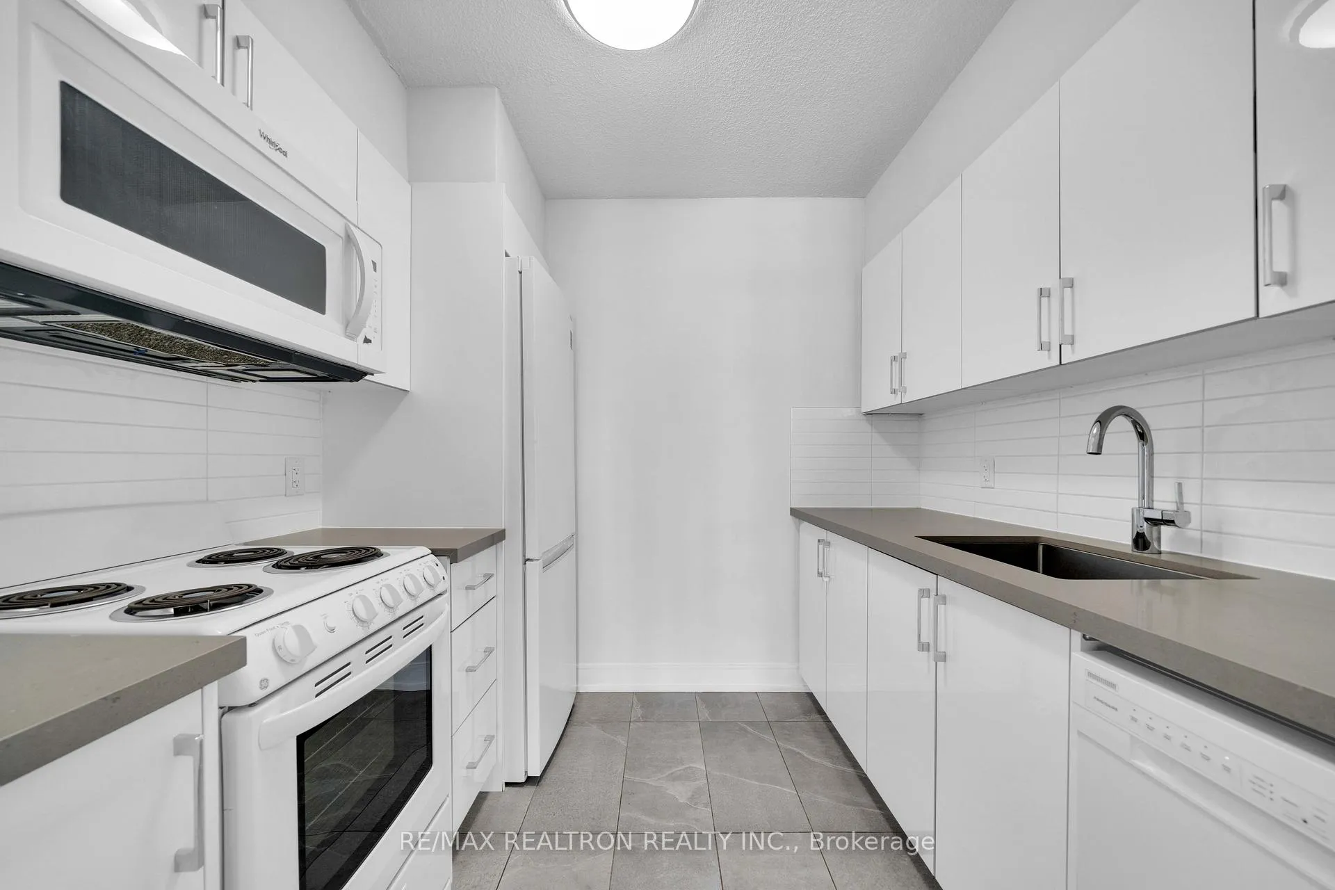 Photo 3 of Unit 2802, 33 Isabella Street, Toronto, Church-Yonge Corridor — HOMEH