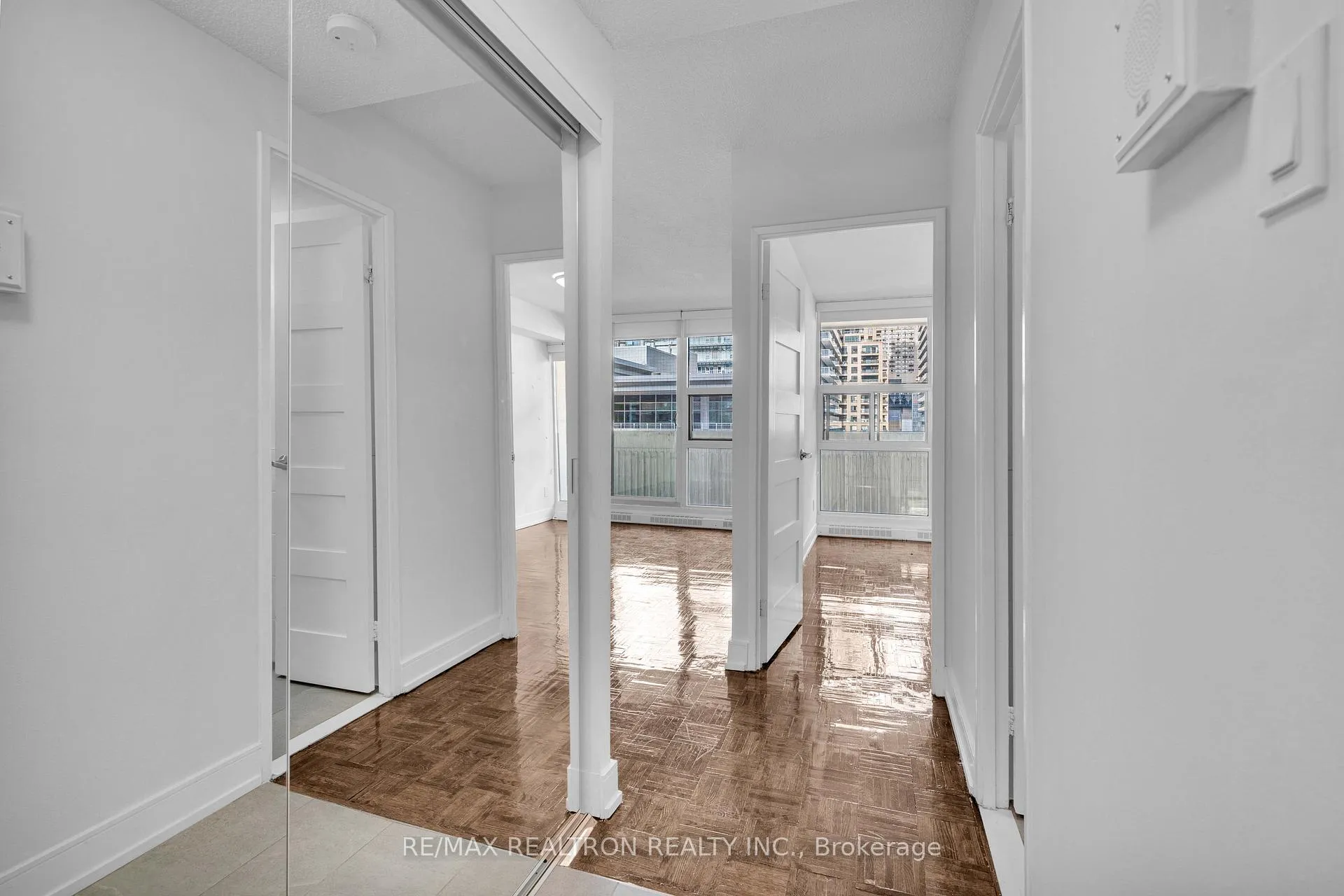 Photo 6 of Unit 2802, 33 Isabella Street, Toronto, Church-Yonge Corridor — HOMEH