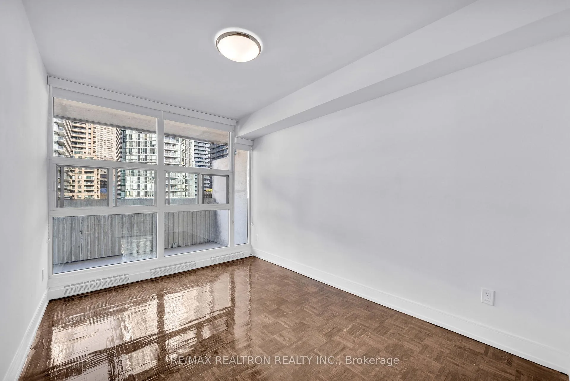 Photo 7 of Unit 2802, 33 Isabella Street, Toronto, Church-Yonge Corridor — HOMEH