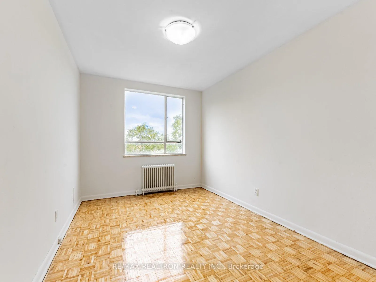 Photo 7 of Unit 203, 2895 Bathurst Street, Toronto, Bedford Park-Nortown — HOMEH