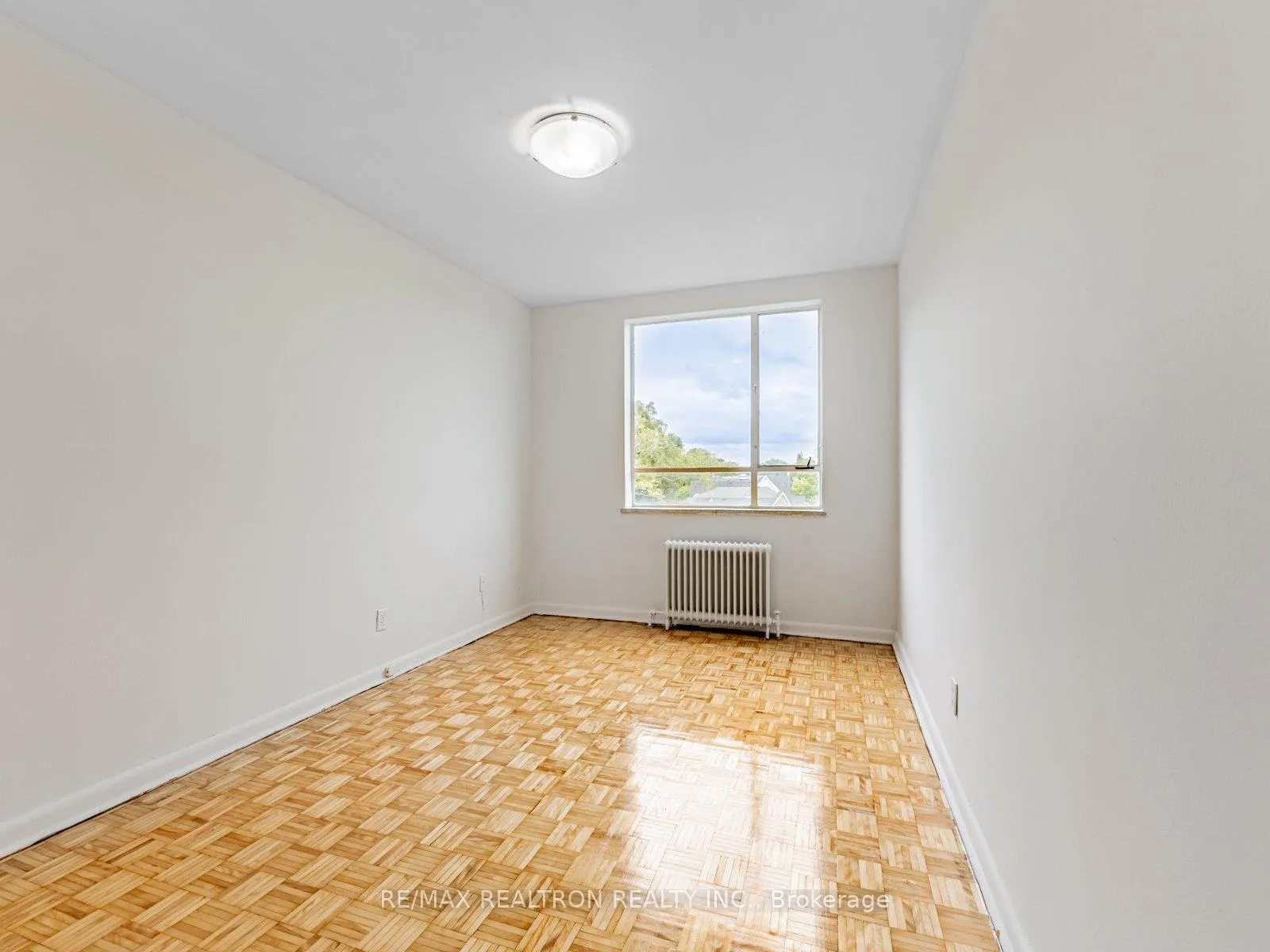 Photo 8 of Unit 203, 2895 Bathurst Street, Toronto, Bedford Park-Nortown — HOMEH
