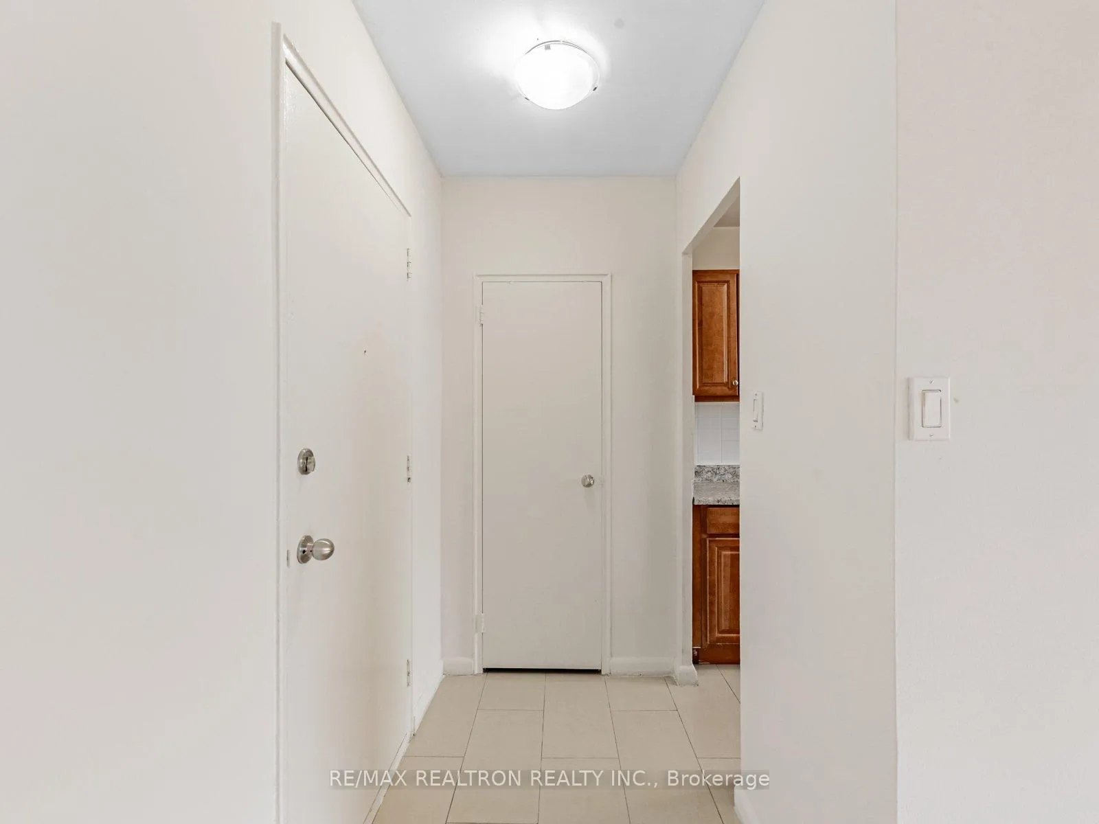 Photo 10 of Unit 203, 2895 Bathurst Street, Toronto, Bedford Park-Nortown — HOMEH