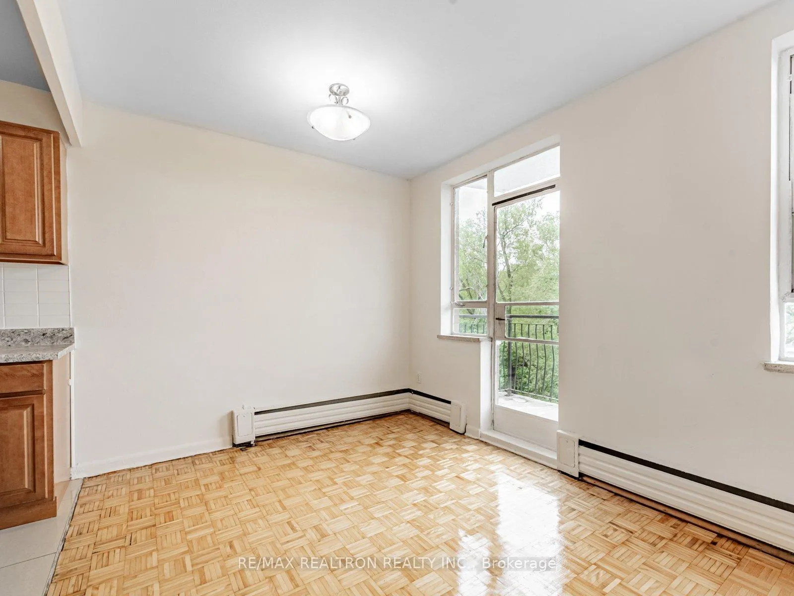 Photo 12 of Unit 203, 2895 Bathurst Street, Toronto, Bedford Park-Nortown — HOMEH