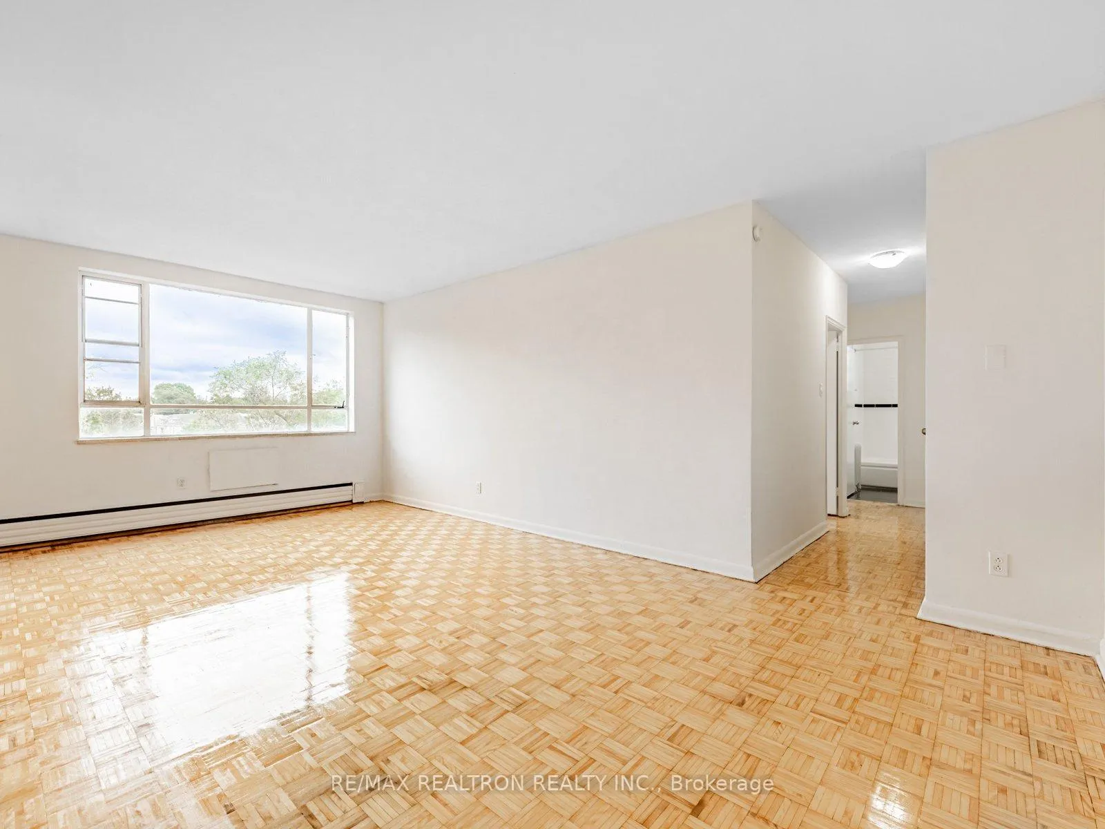 Photo 15 of Unit 203, 2895 Bathurst Street, Toronto, Bedford Park-Nortown — HOMEH