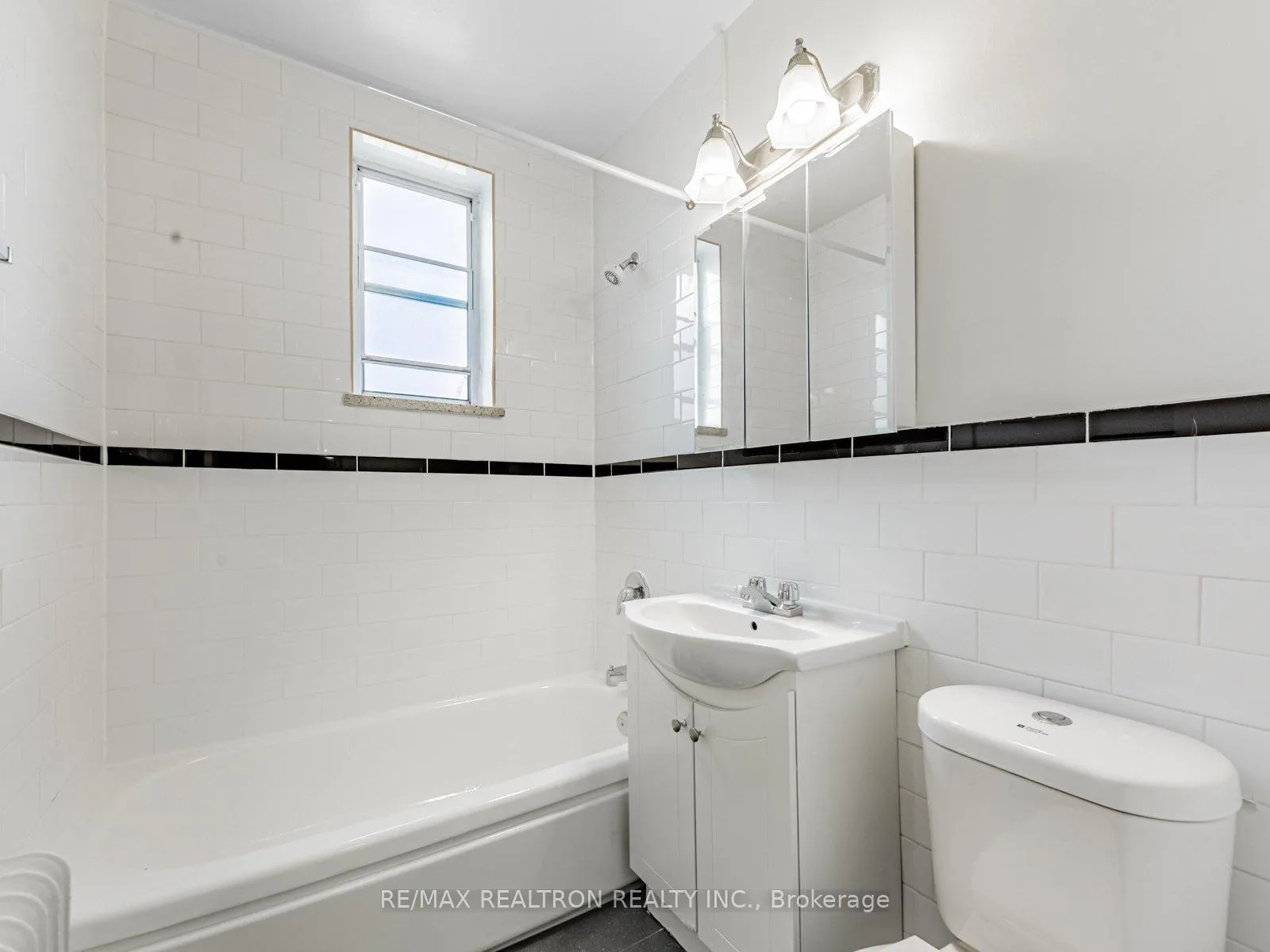 Photo 21 of Unit 203, 2895 Bathurst Street, Toronto, Bedford Park-Nortown — HOMEH