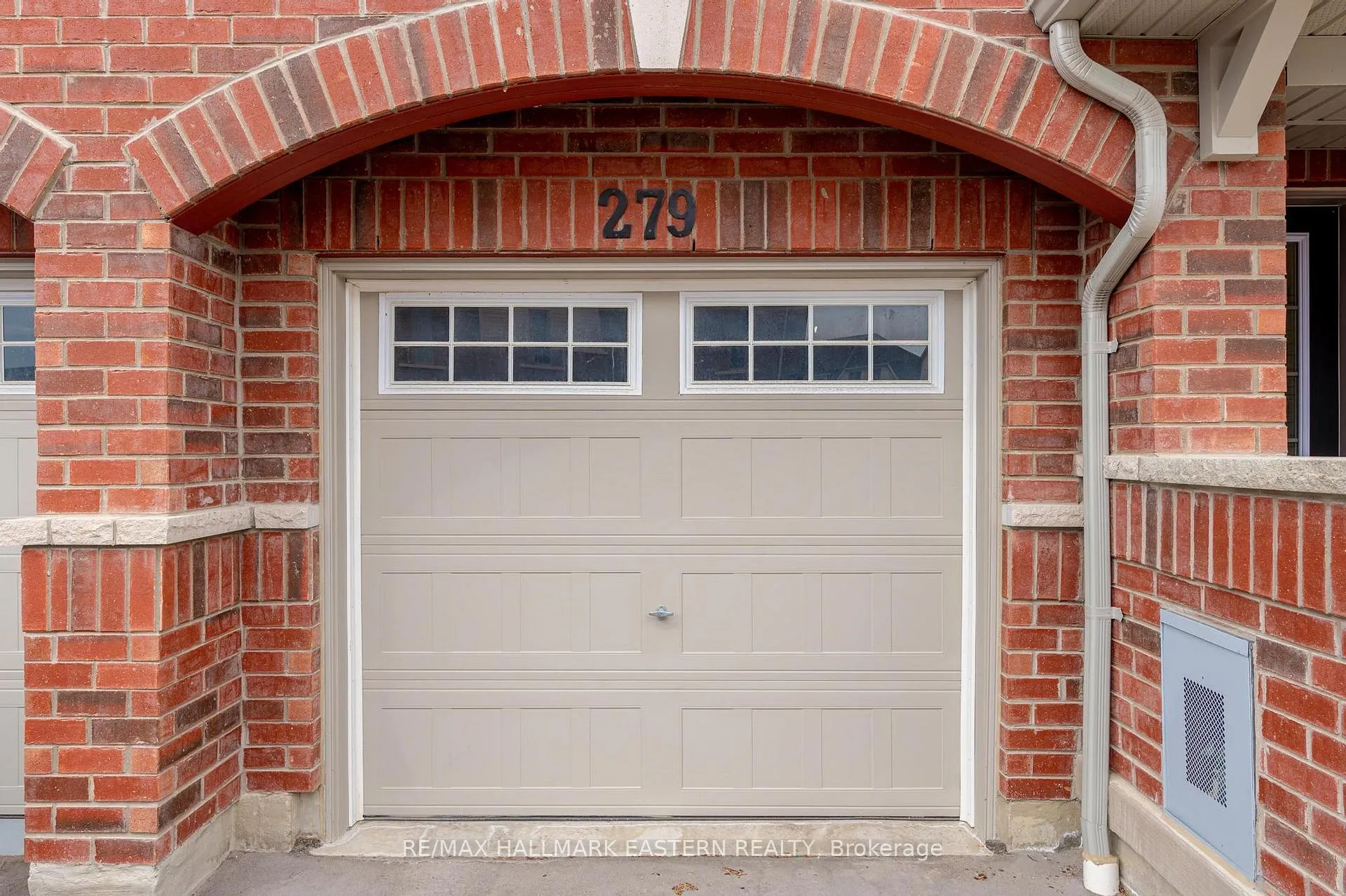 Photo 4 of Unit 9, 279 Danzatore Path, Oshawa, Windfields — HOMEH