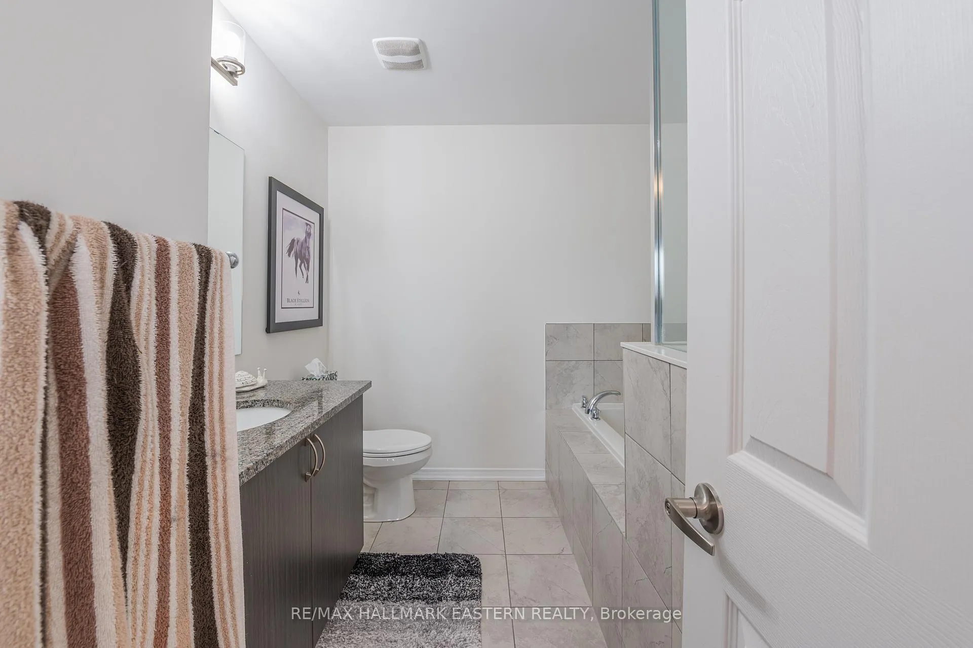Photo 20 of Unit 9, 279 Danzatore Path, Oshawa, Windfields — HOMEH