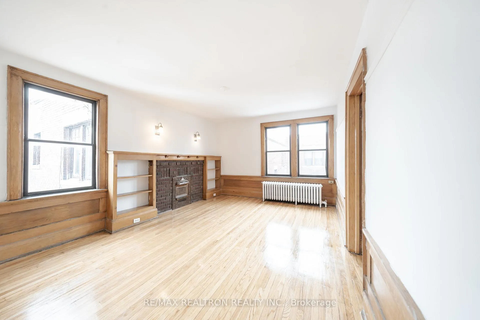Photo 3 of Unit 2, 2 Kingston Road, Toronto, Woodbine Corridor — HOMEH