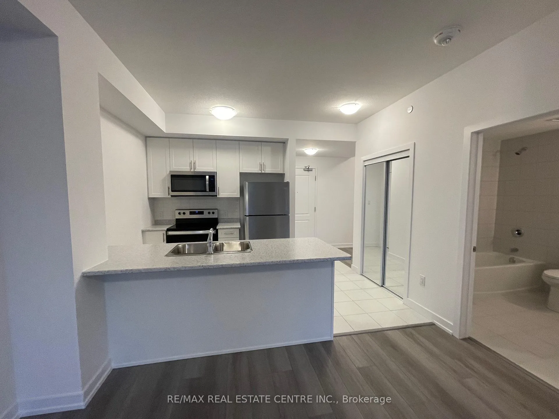 Photo 9 of Unit 1107, 460 Dundas Street E, Hamilton, Waterdown — HOMEH