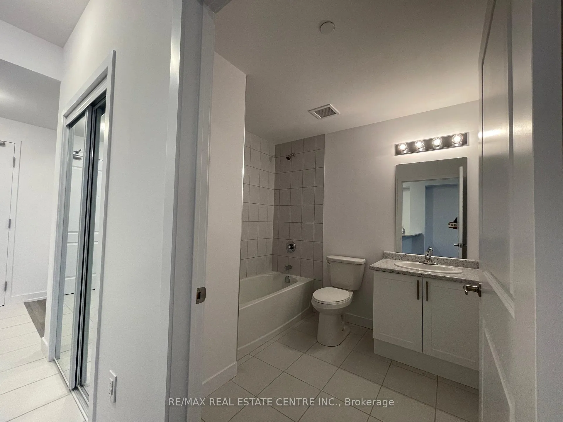 Photo 10 of Unit 1107, 460 Dundas Street E, Hamilton, Waterdown — HOMEH