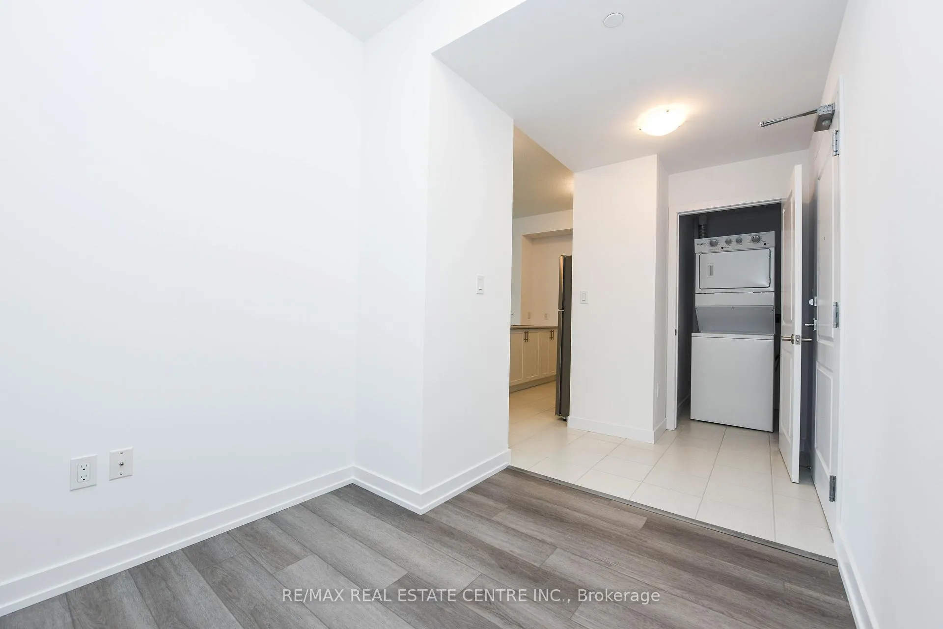 Photo 11 of Unit 1107, 460 Dundas Street E, Hamilton, Waterdown — HOMEH