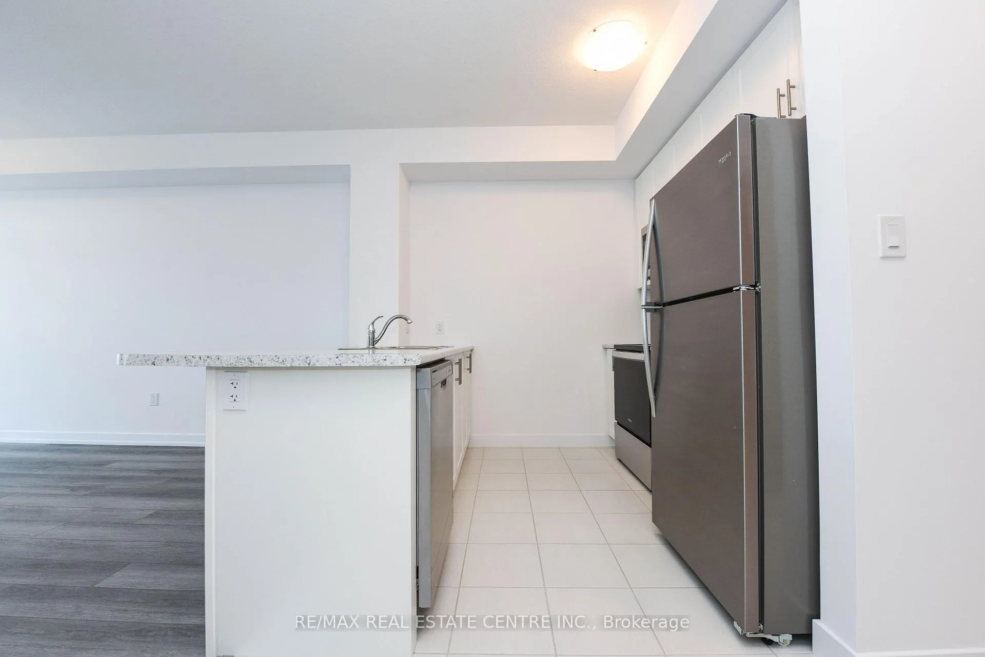 Photo 12 of Unit 1107, 460 Dundas Street E, Hamilton, Waterdown — HOMEH