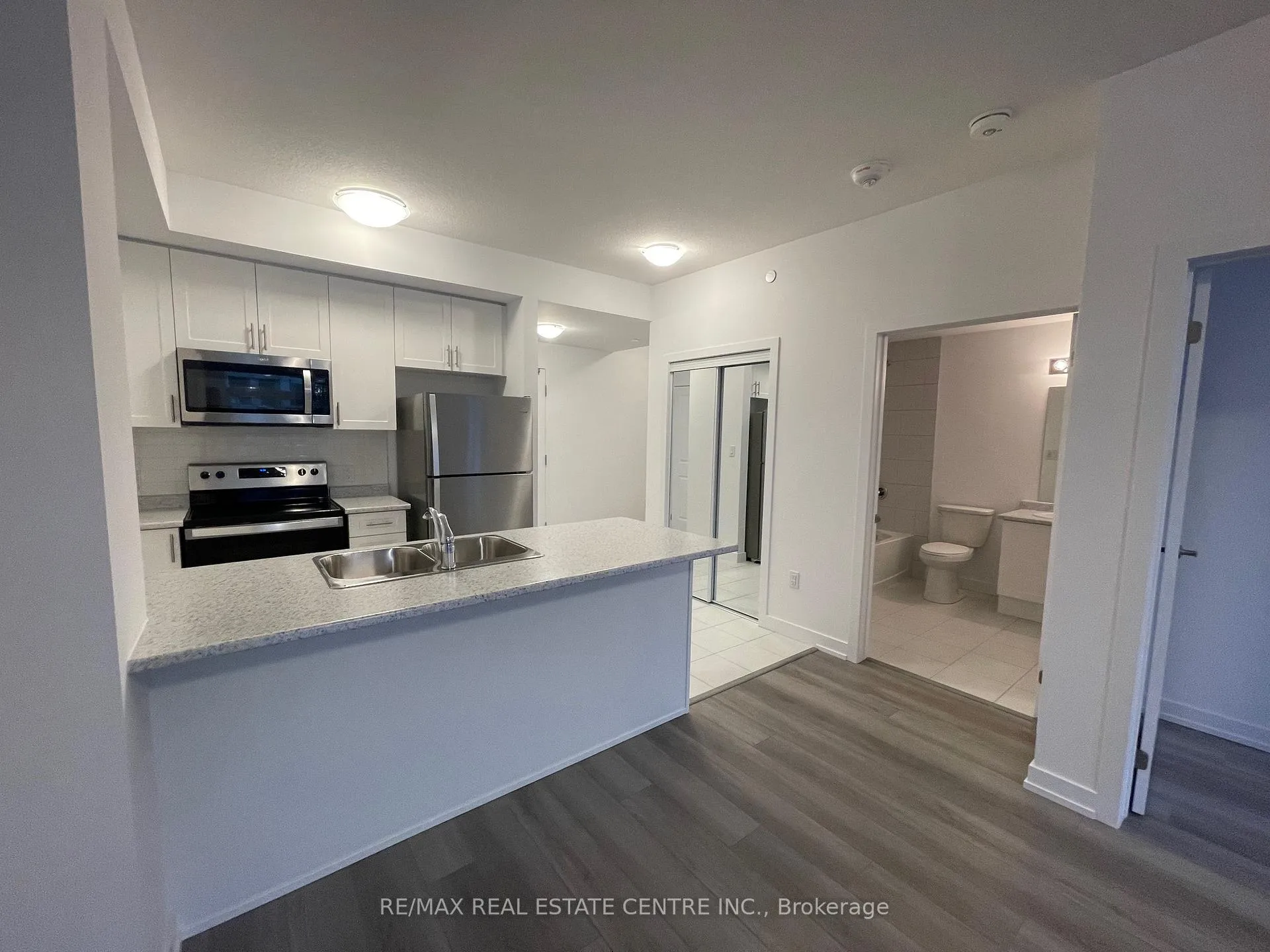 Photo 15 of Unit 1107, 460 Dundas Street E, Hamilton, Waterdown — HOMEH