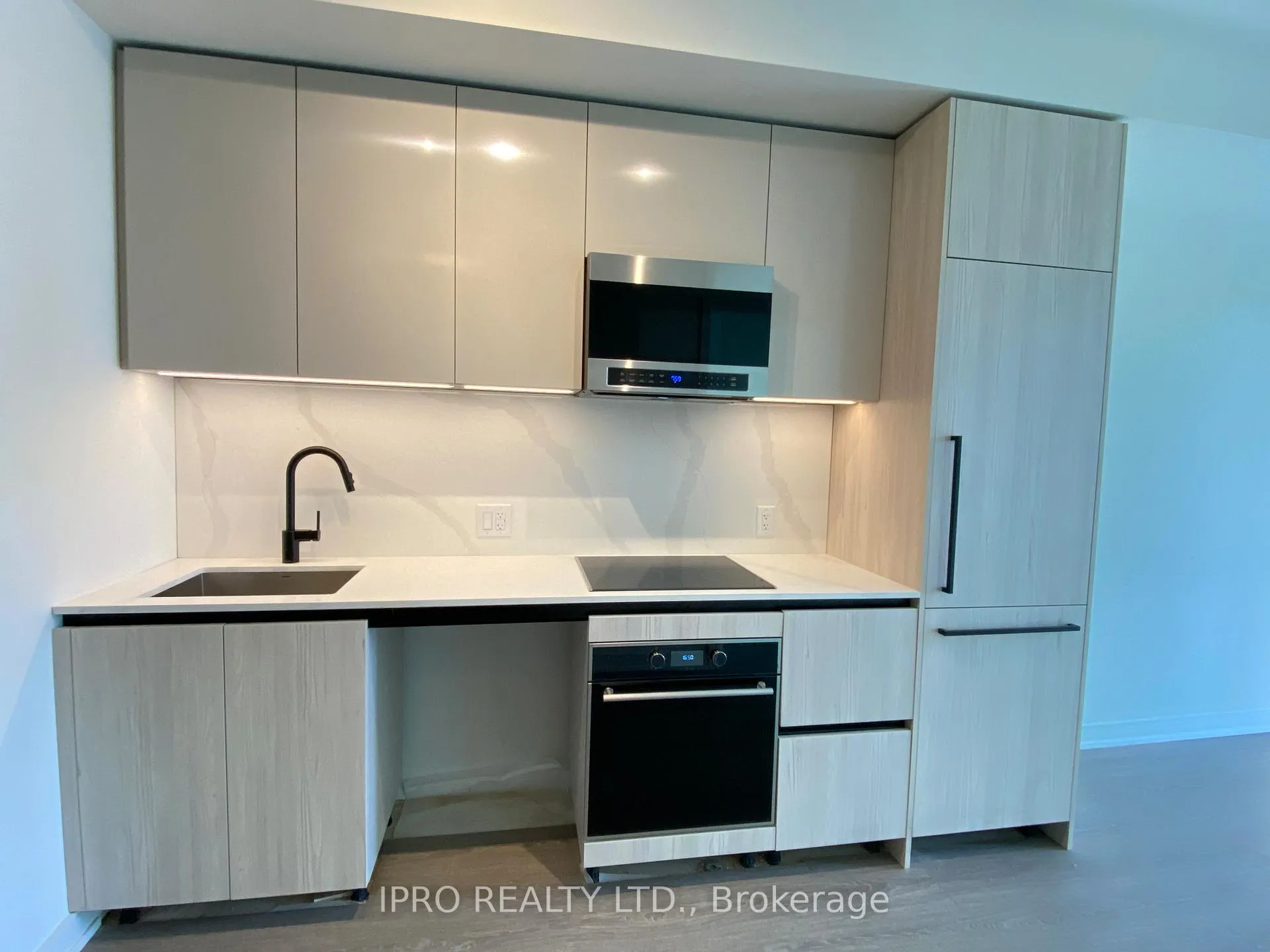 Photo 4 of Unit 1009, 425 Front Street E, Toronto, Waterfront Communities — HOMEH