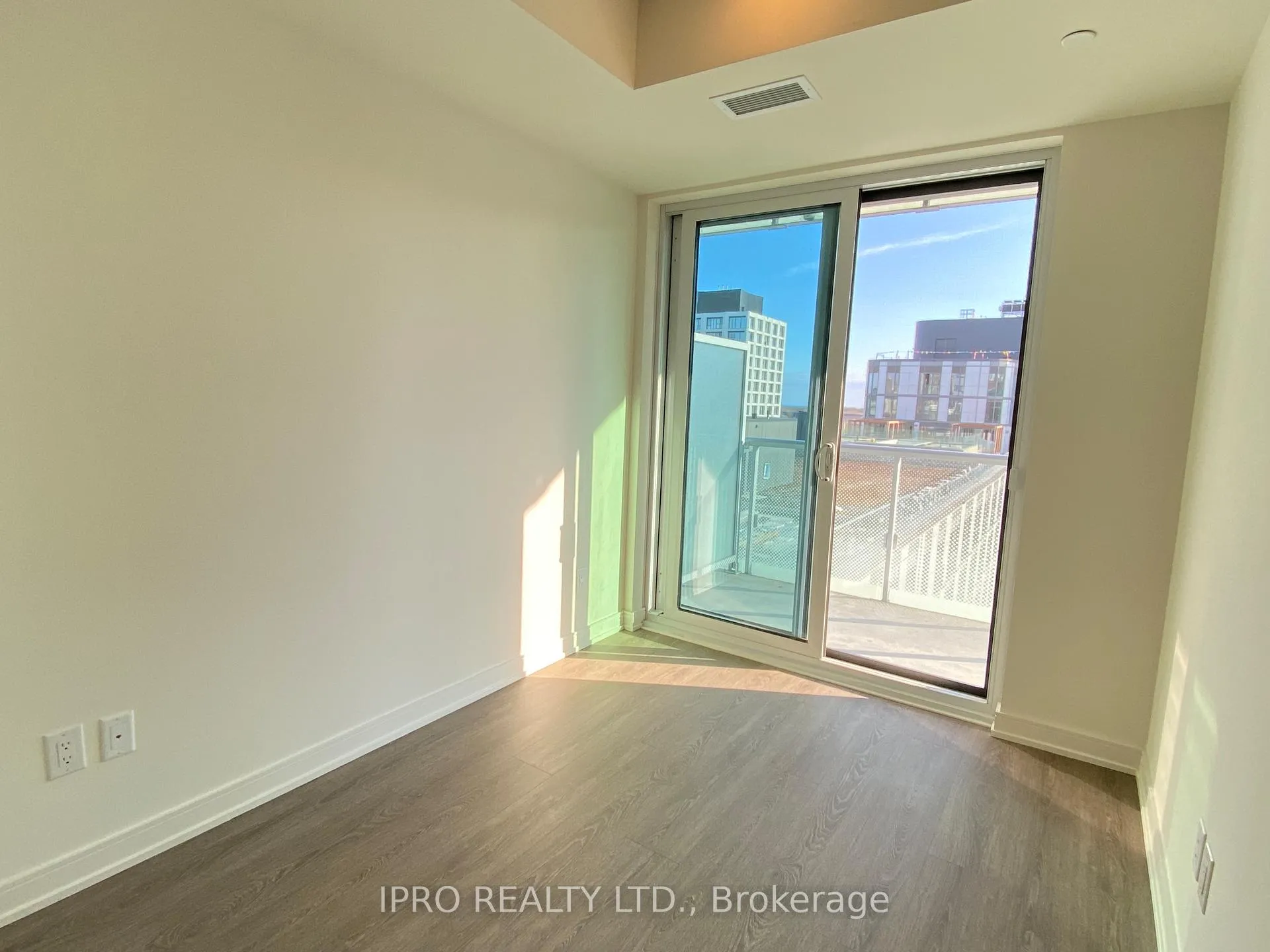 Photo 5 of Unit 1009, 425 Front Street E, Toronto, Waterfront Communities — HOMEH