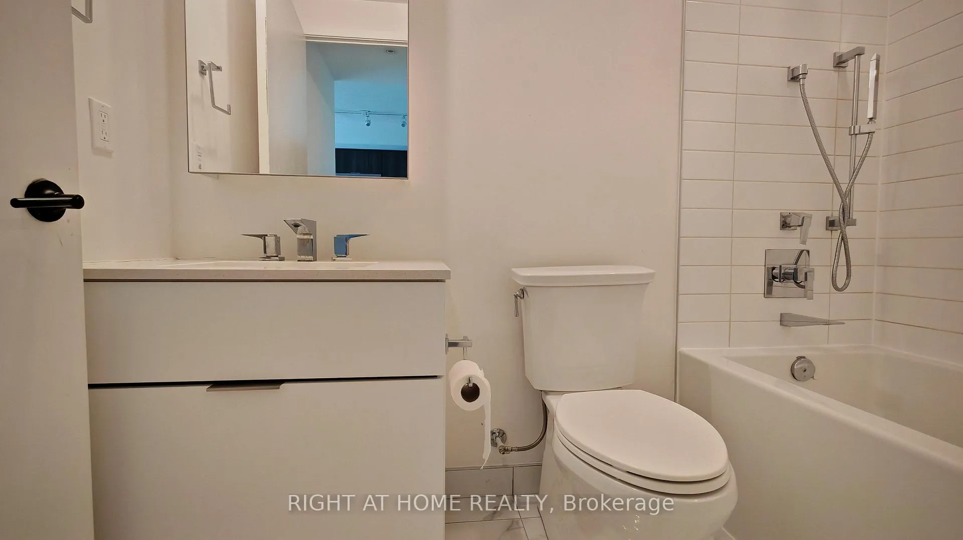 Photo 8 of Unit 1304, 25 Richmond Street E, Toronto, Church-Yonge Corridor — HOMEH