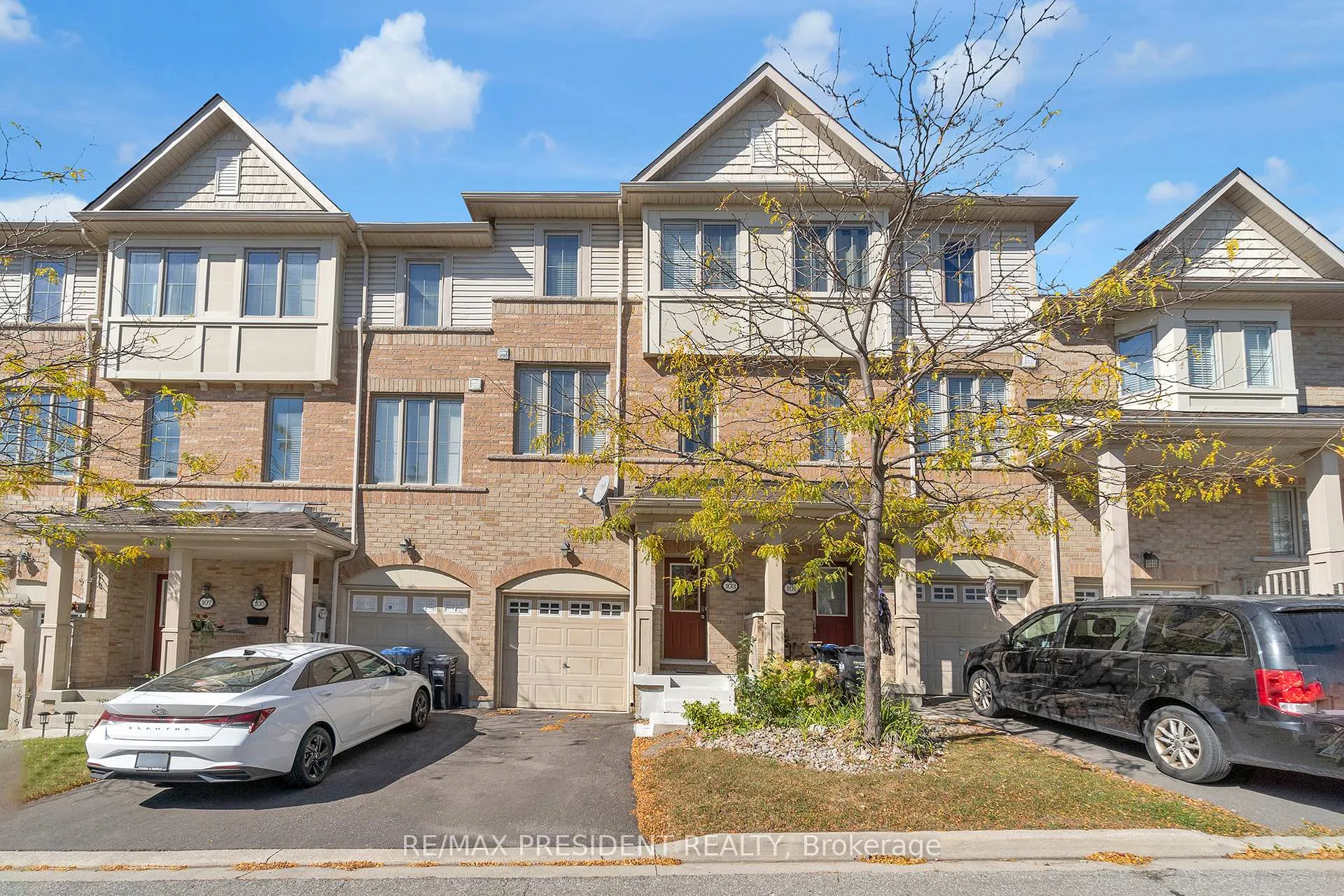 Front of 103 Cedar Lake Crescent S