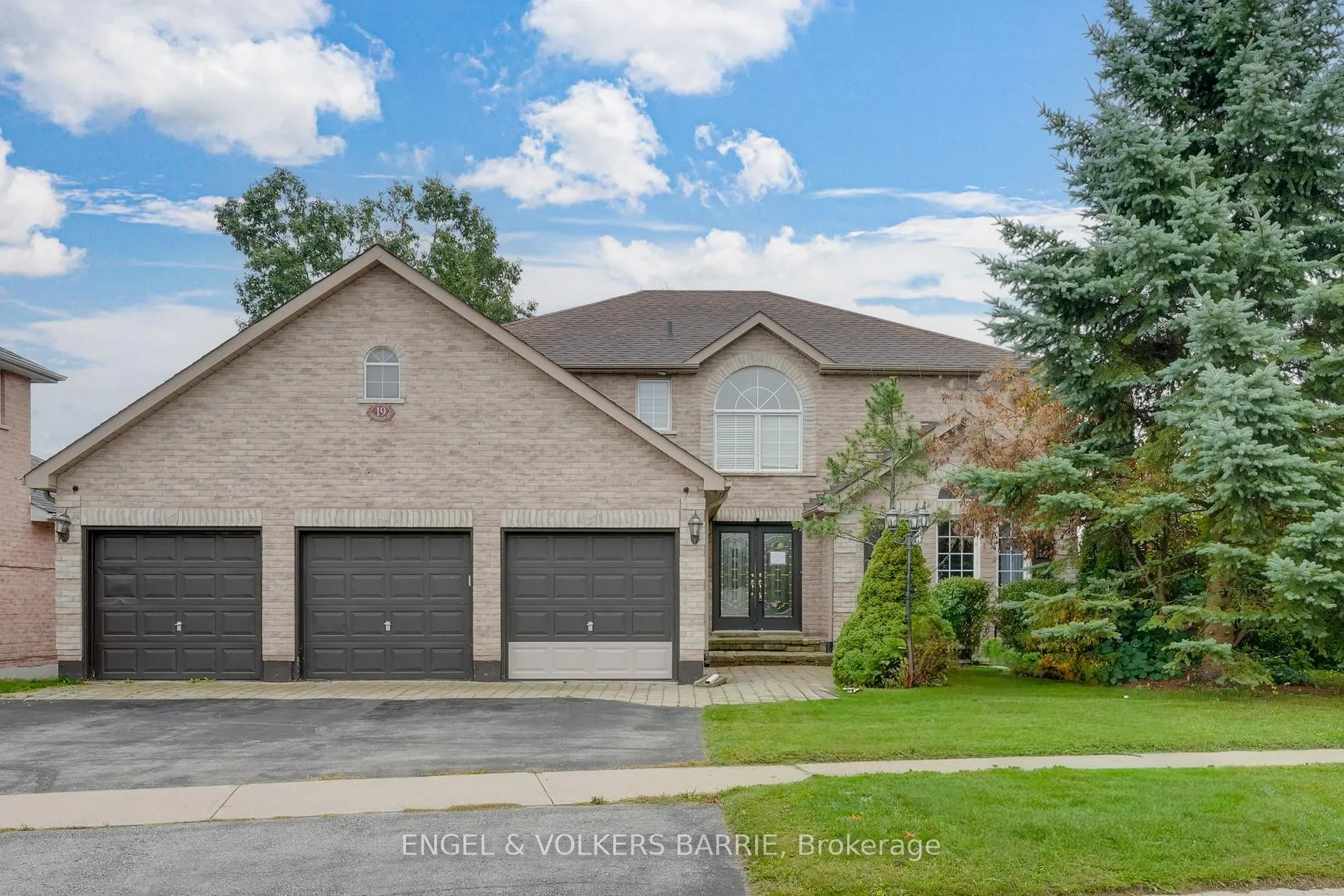 Front of 19 Northview Crescent