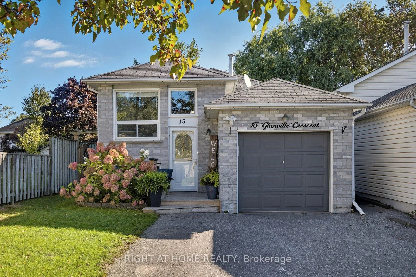 Photo 1 of 15 Glanville Crescent, Clarington, Bowmanville — HOMEH