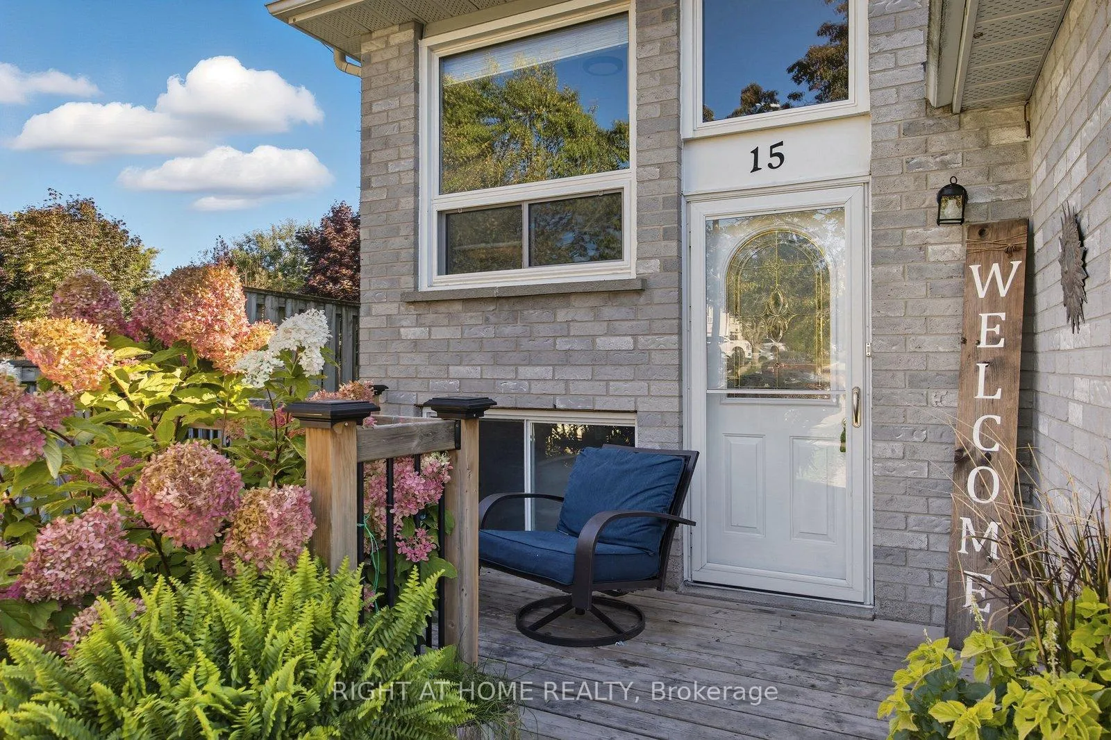 Photo 2 of 15 Glanville Crescent, Clarington, Bowmanville — HOMEH