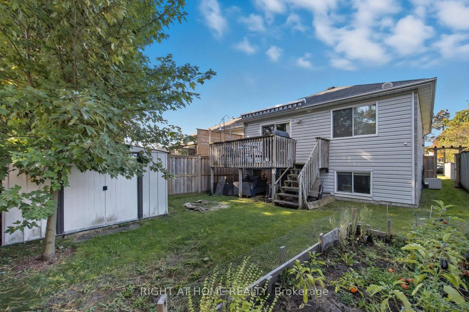 Photo 3 of 15 Glanville Crescent, Clarington, Bowmanville — HOMEH