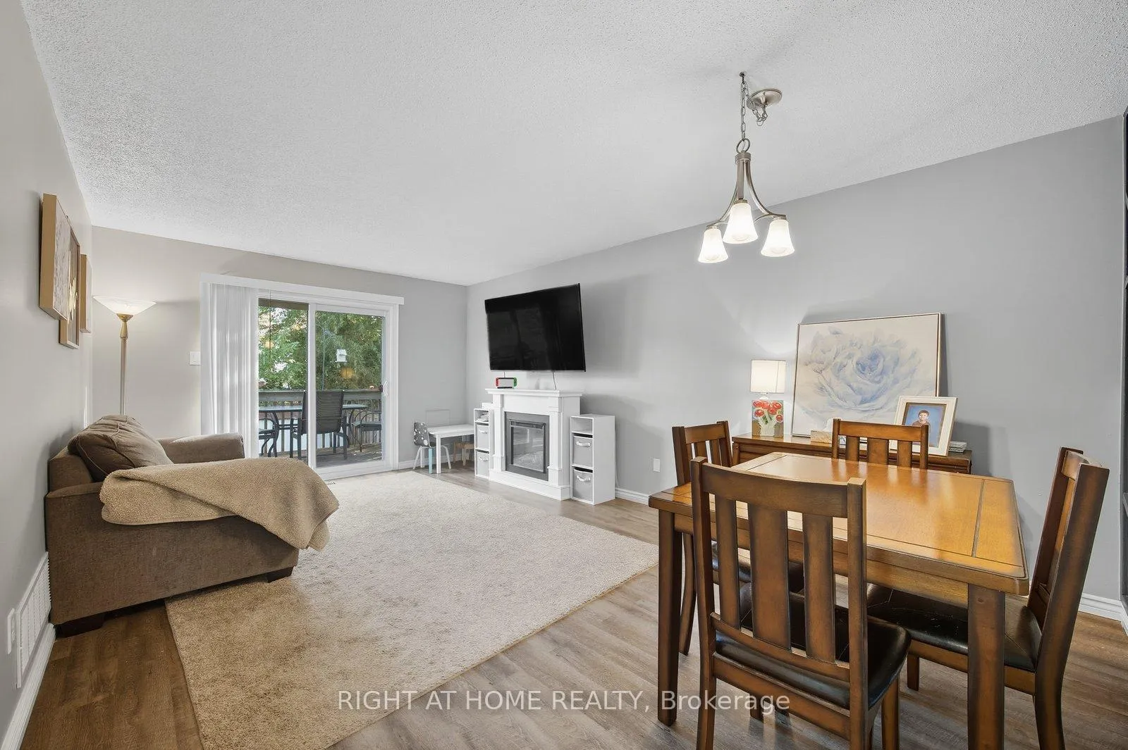 Photo 7 of 15 Glanville Crescent, Clarington, Bowmanville — HOMEH