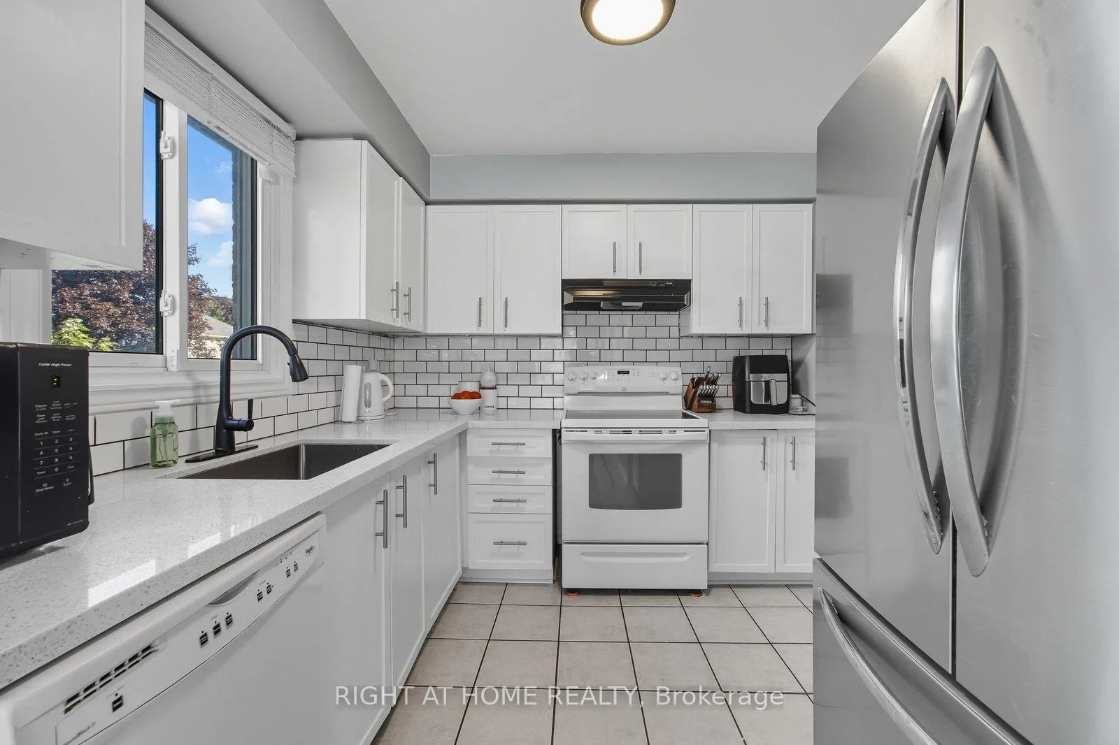 Photo 14 of 15 Glanville Crescent, Clarington, Bowmanville — HOMEH